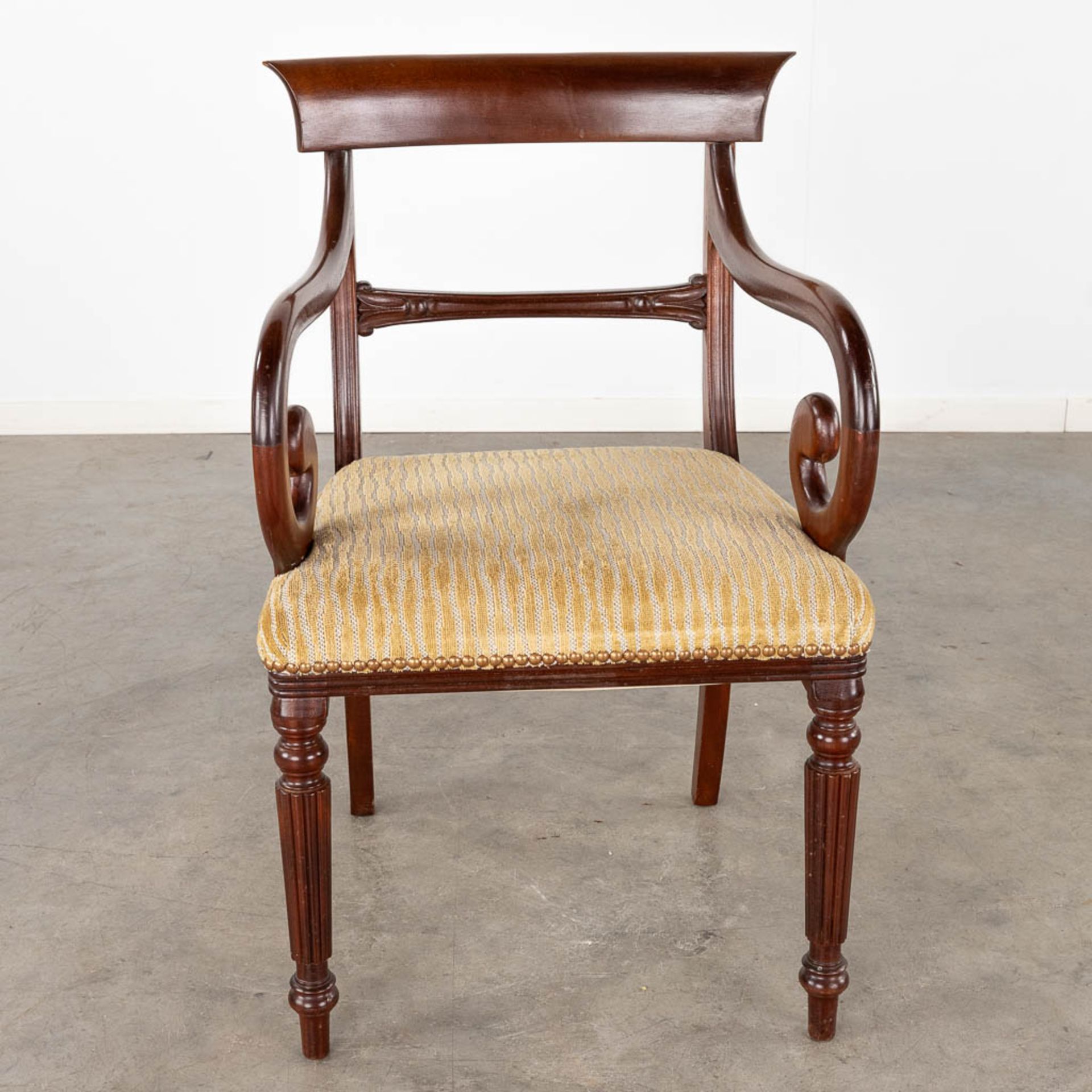 An extendible table, 6 chairs and two armchairs, Mahogany. England. 20th C. (D:144 x W:144 x H:75 cm - Image 14 of 22