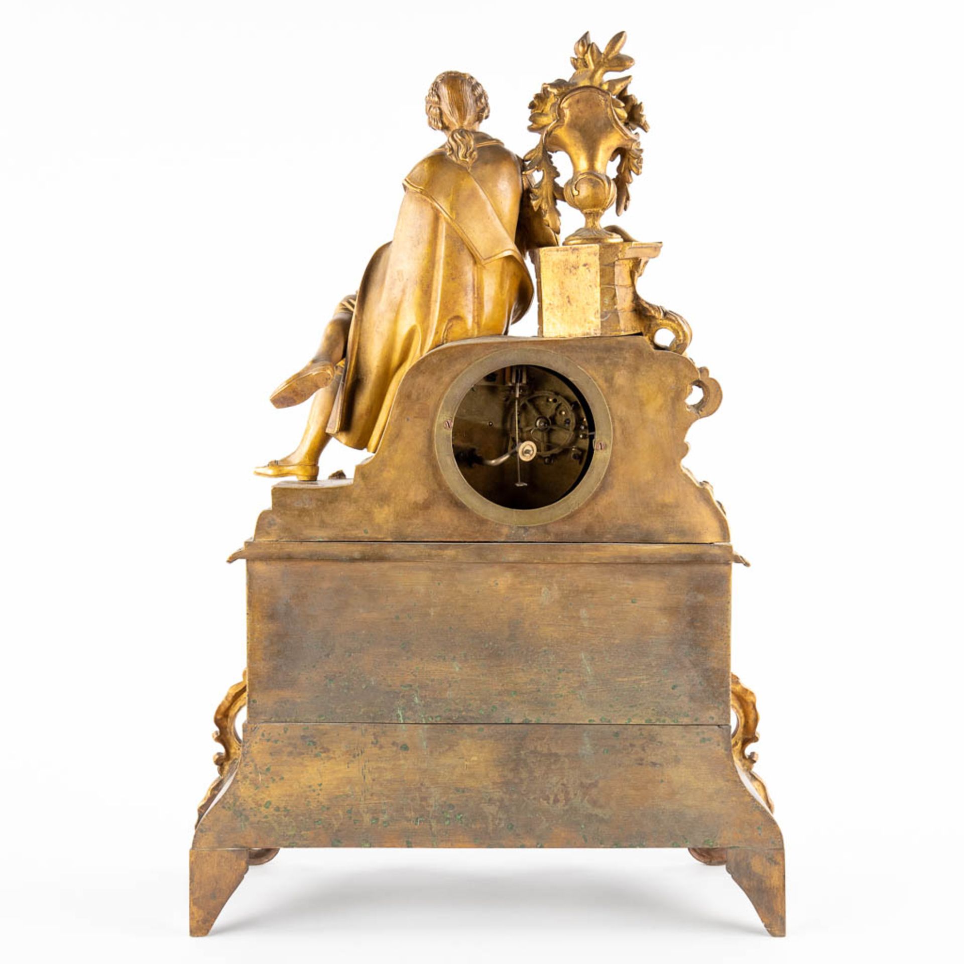 A mantle clock, gilt bronze with an image of a man taking notes. France, 19th C. (D:15 x W:45 x H:38 - Bild 5 aus 12