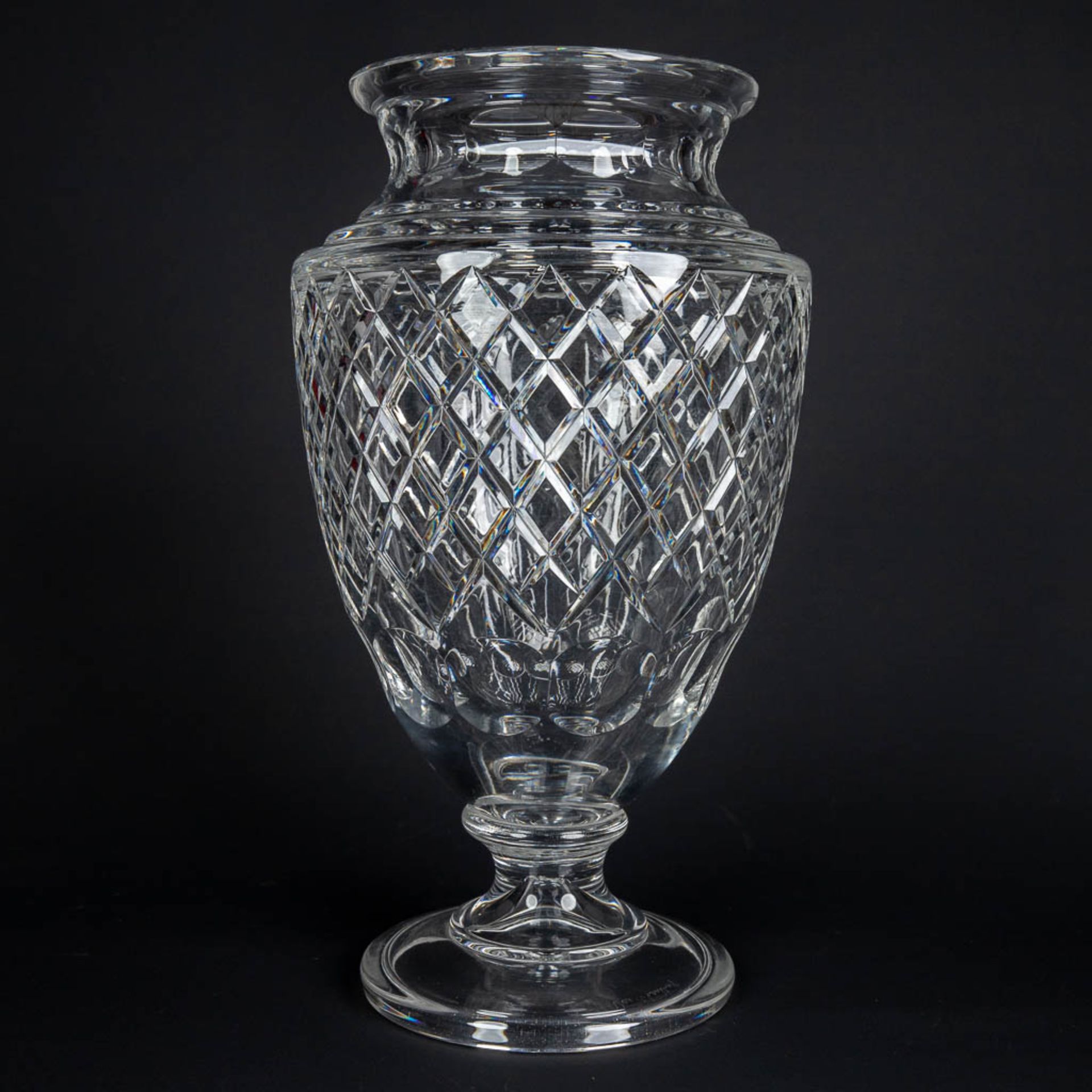 Val Saint Lambert, Jupiter, a large clear and cut crystal vase. (H:35,5 x D:20 cm) - Image 3 of 10