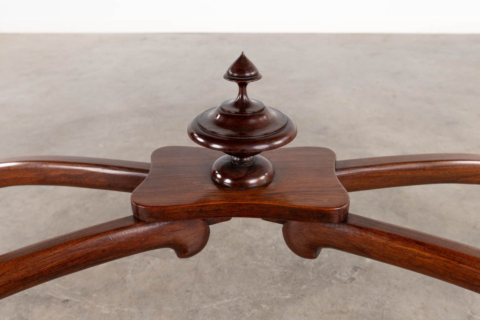 A console table, solid hardwood in Louis XV style. Circa 1900. (D:47 x W:108 x H:80 cm) - Image 9 of 12