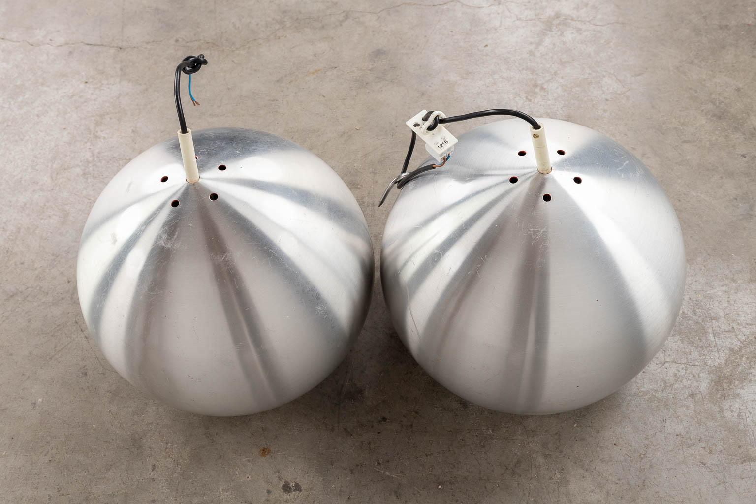 Raak Amsterdam, a pair of ceiling lamps, chromed metal. 20th C. (H:36 x D:36 cm) - Bild 11 aus 14