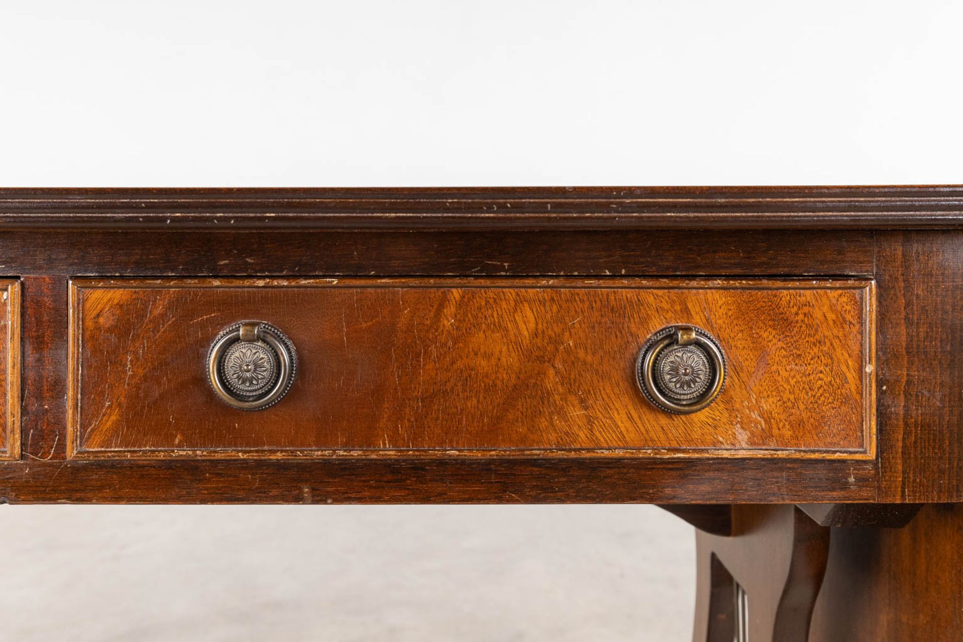 An English drop-leaf desk, decorated with a lire. 20th C. (D:51 x W:150 x H:75 cm) - Image 12 of 15