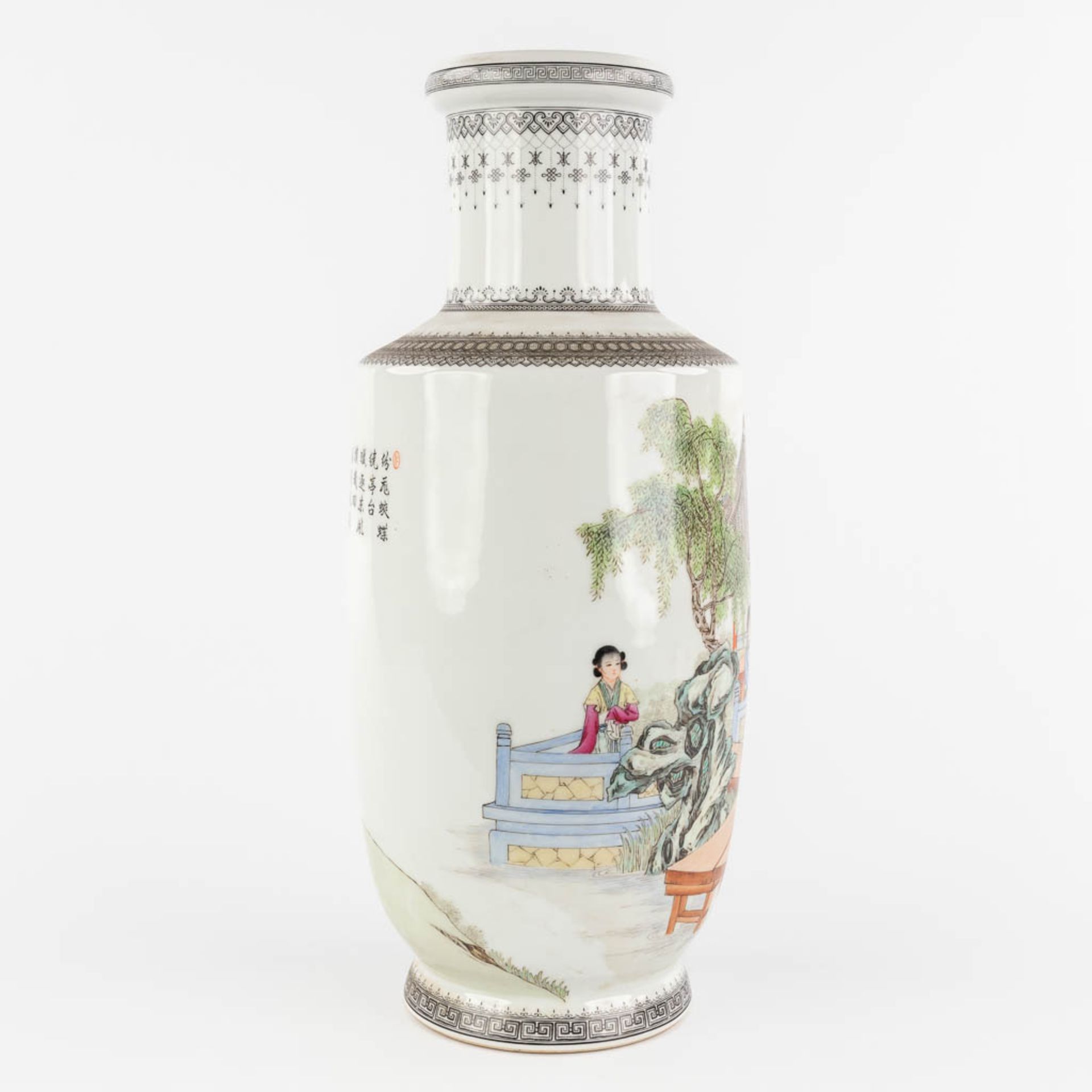 A Chinese vase decorated with a fine decor of ladies, 20th C. (H:45 x D:19 cm) - Image 4 of 13