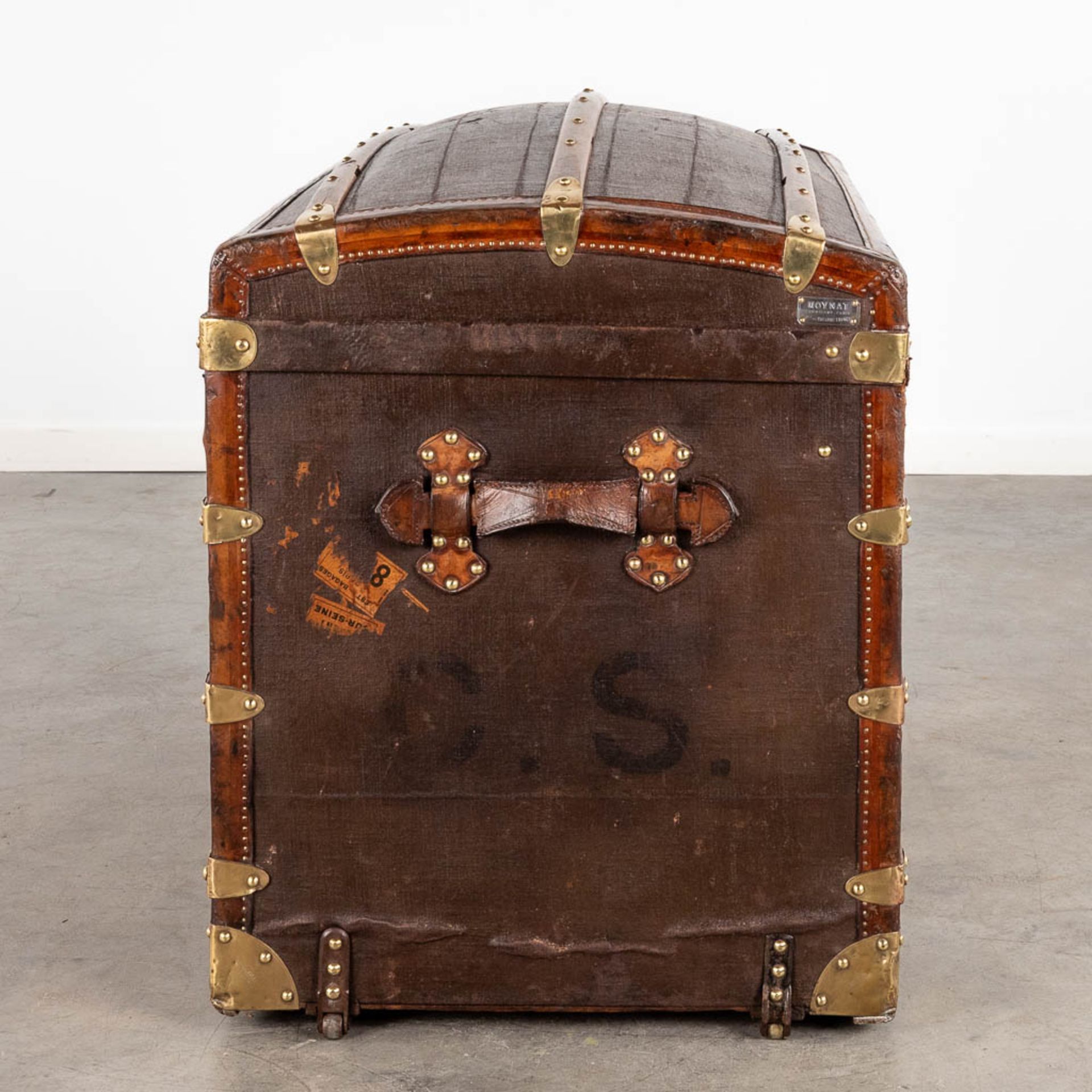 Moynat, an antique travellers trunk or suitcase. (D:58 x W:92 x H:72 cm) - Image 7 of 20