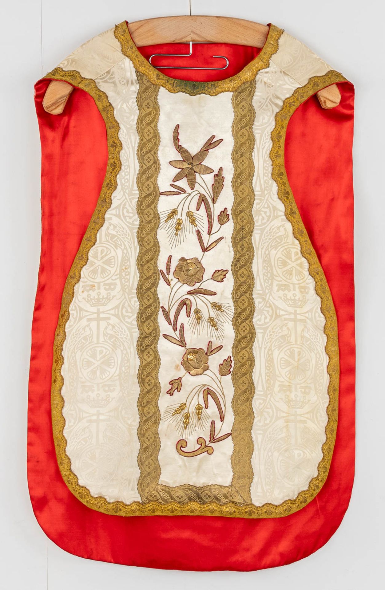 Three Roman Chasubles, Three Stola, thick gold thread embroideries. - Image 23 of 28