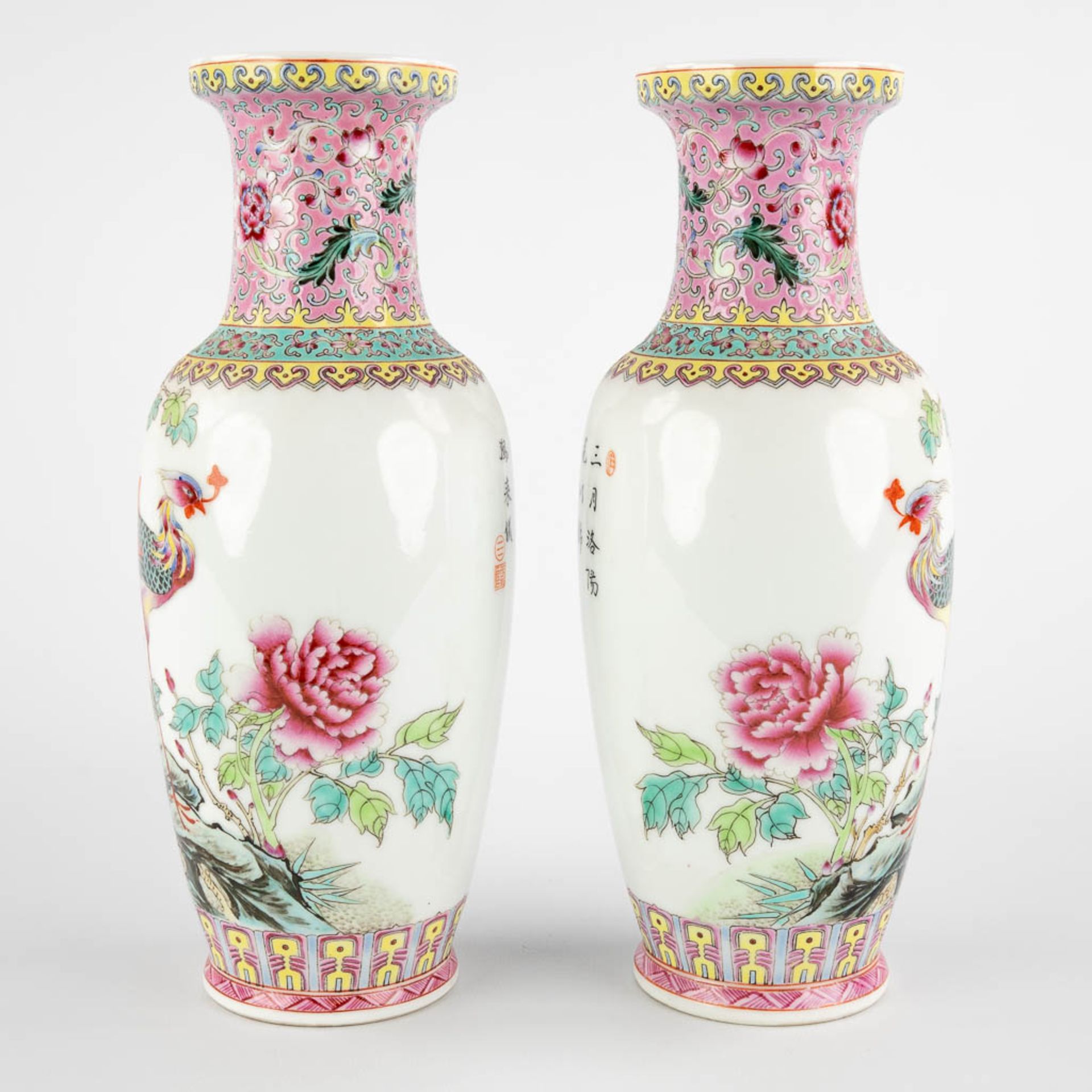 A pair of Chinese vases with fine decor of Phoenixes. 20th C. (H:26 x D:10 cm) - Image 3 of 10