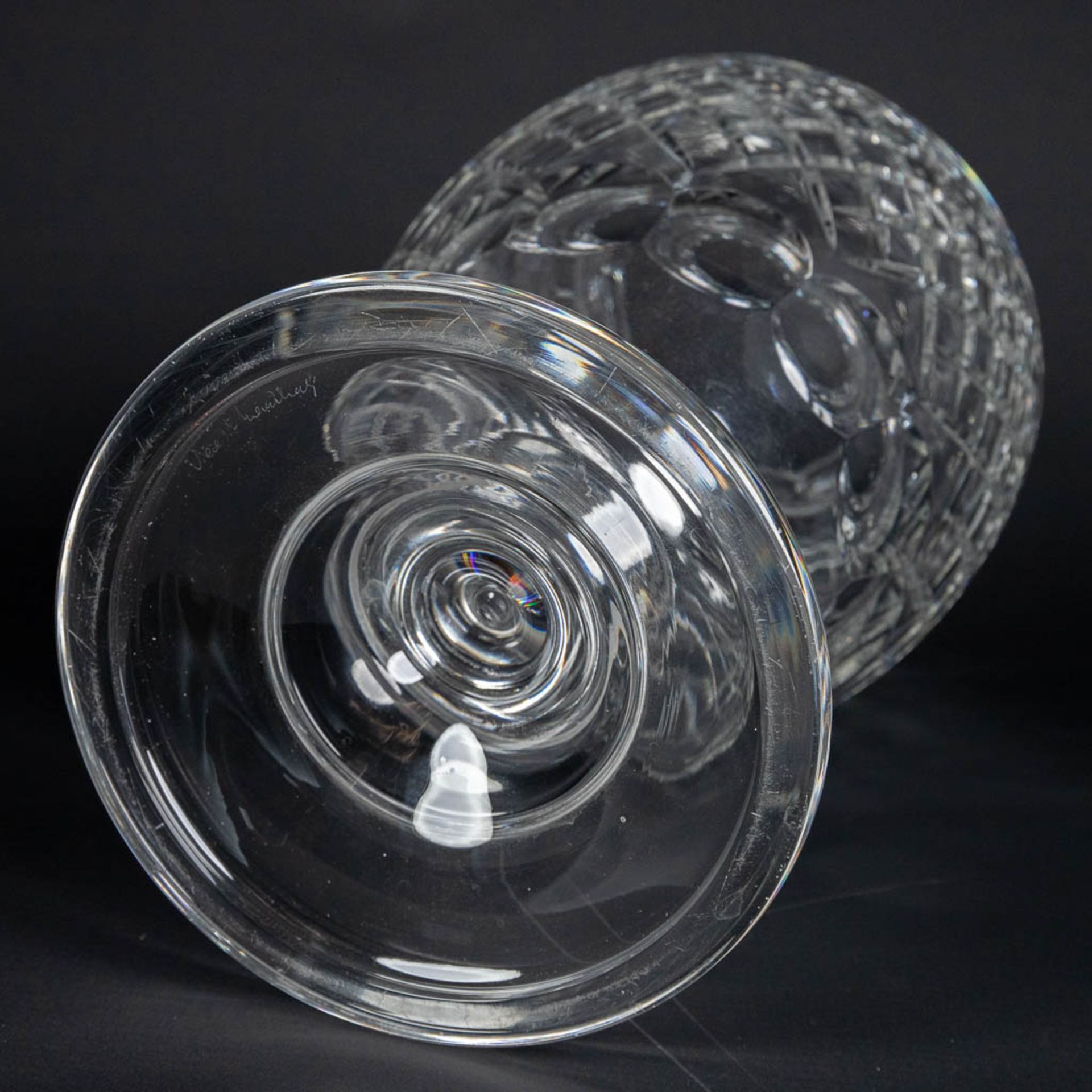 Val Saint Lambert, Jupiter, a large clear and cut crystal vase. (H:35,5 x D:20 cm) - Image 7 of 10