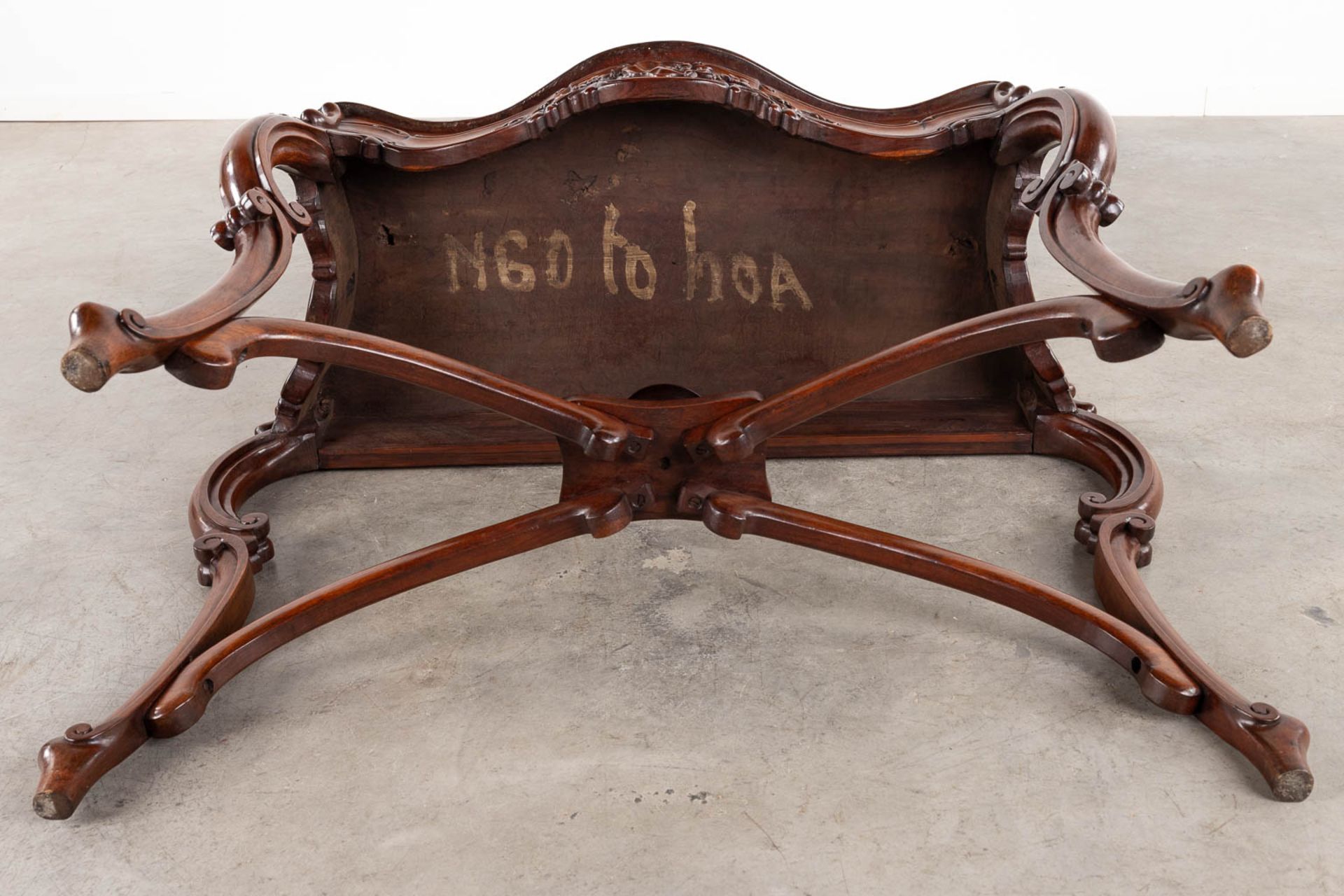 A console table, solid hardwood in Louis XV style. Circa 1900. (D:47 x W:108 x H:80 cm) - Image 7 of 12