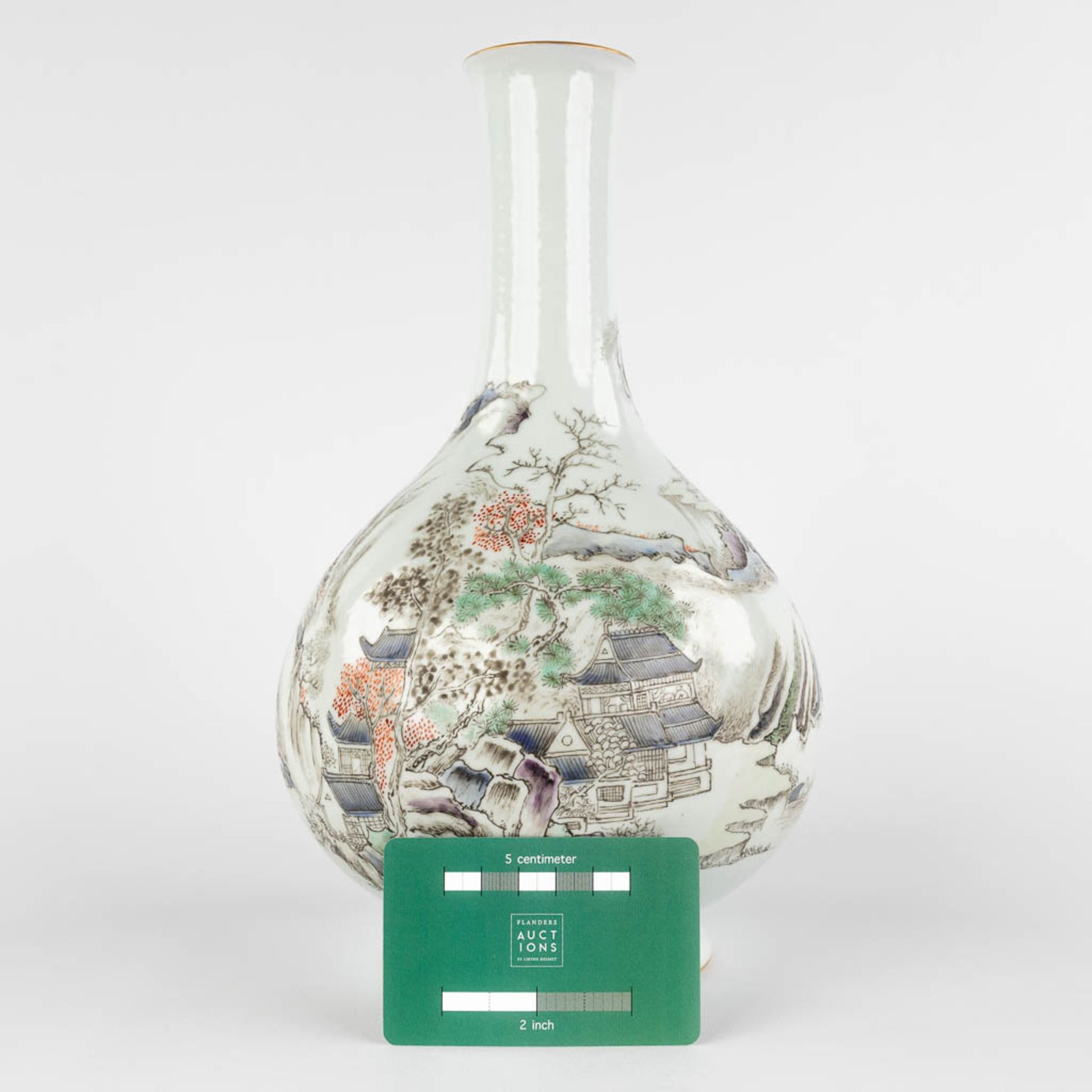 A Chinese vase decorated with landscapes and flowers, Republic, Circa 1900. (H:29 x D:16 cm) - Image 2 of 10