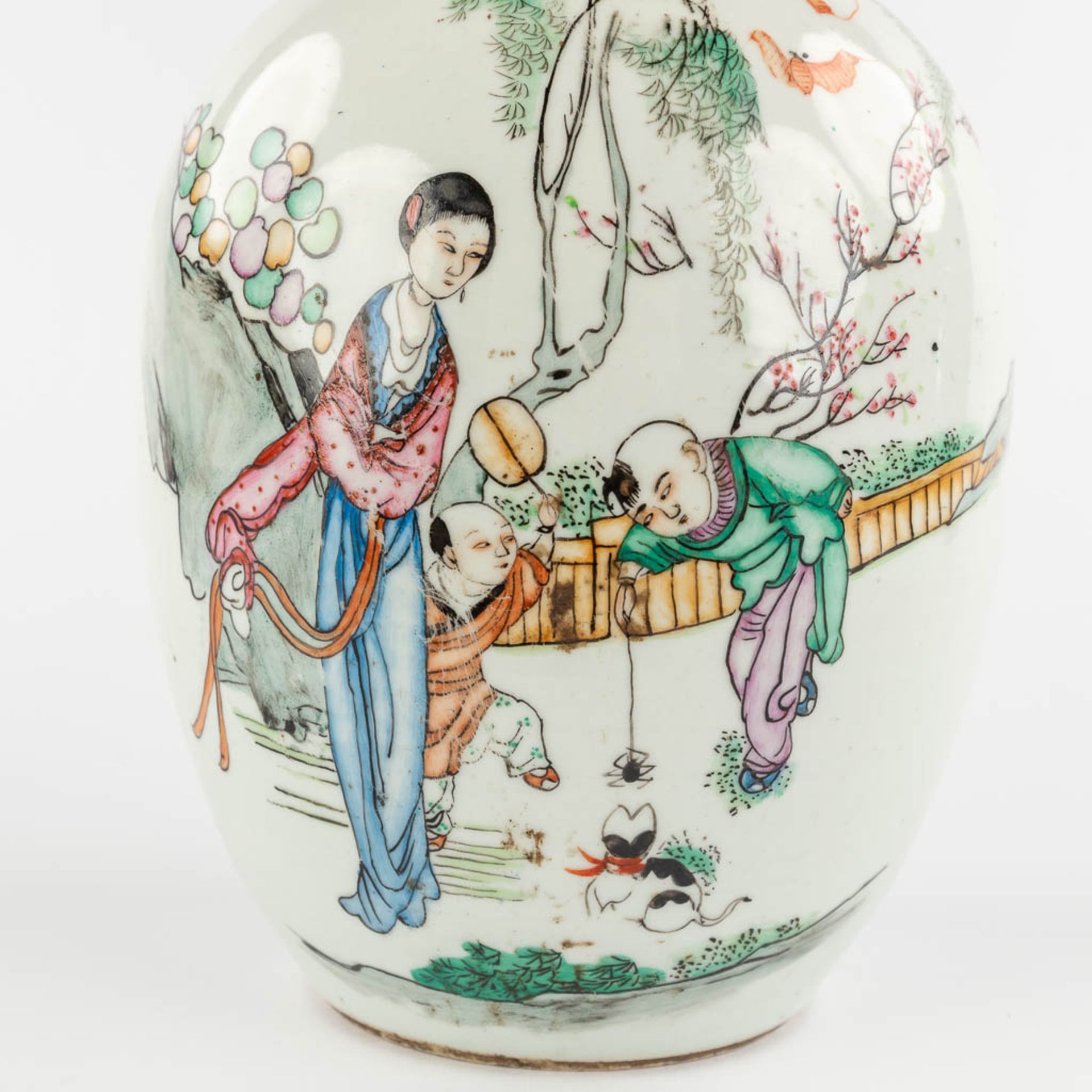 Two Chinese vases and a Ginger Jar, decorated with ladies. 19th/20th C. (H:57 x D:23 cm) - Image 29 of 31