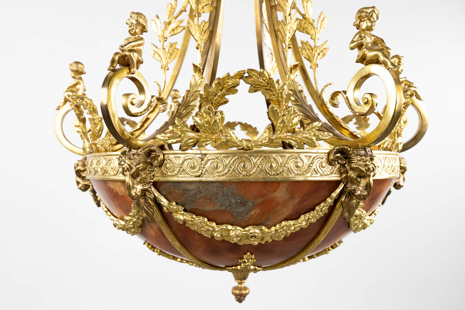 A chandelier, bronze with alabaster, decorated with putti and ram's heads, Louis XVI style. Circa 19 - Bild 7 aus 13