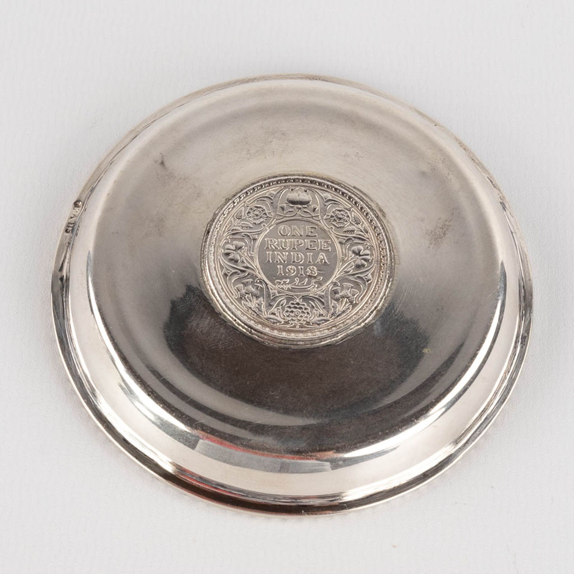 A silver-plated serving tray, two candlesticks and a bowl with Silver coin, One Rupee 1918. (D:37 x - Image 9 of 18