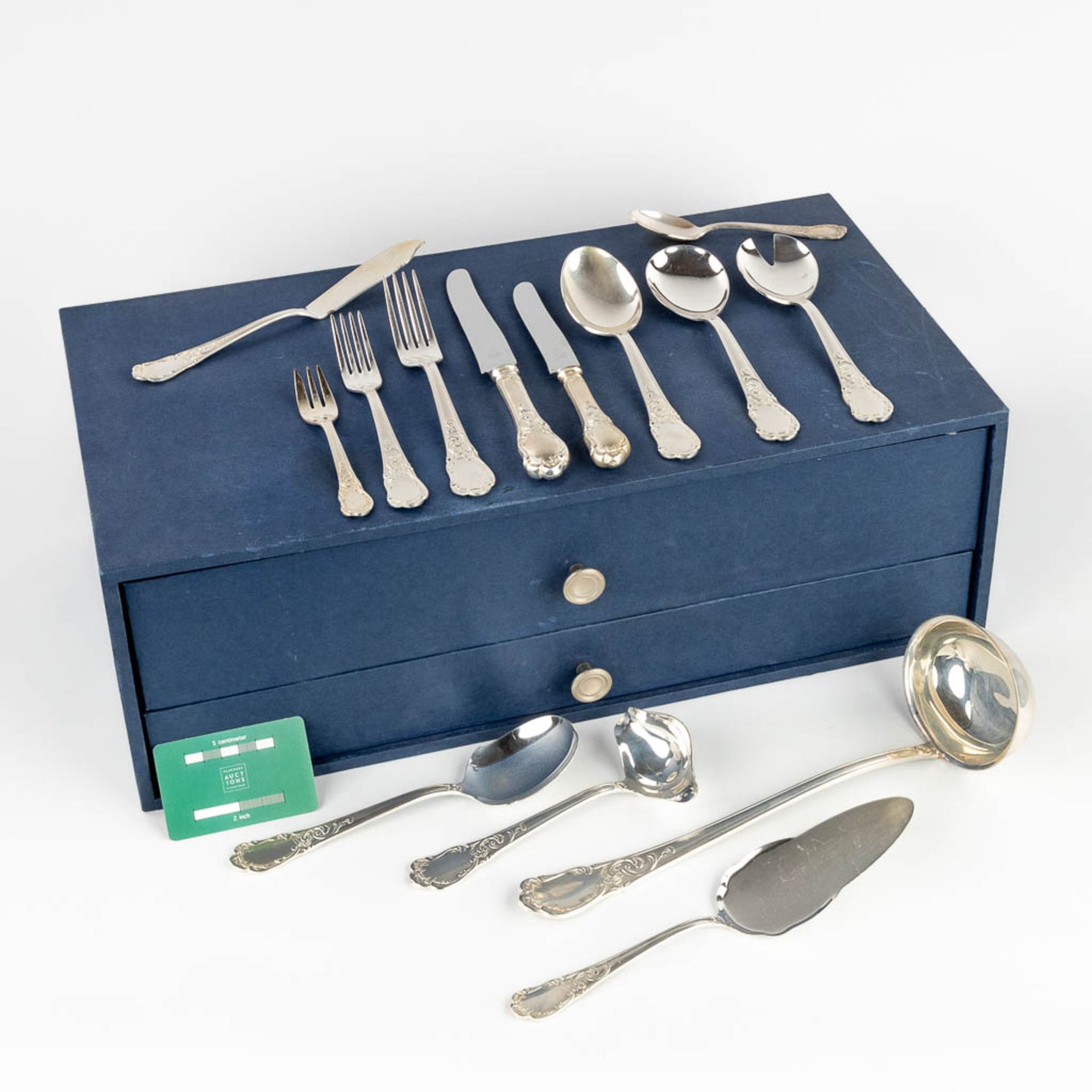 A silver-plated cutlery in a storage box, Louis XV style. 101 pieces. (D:29 x W:52 x H:17 cm) - Bild 2 aus 21