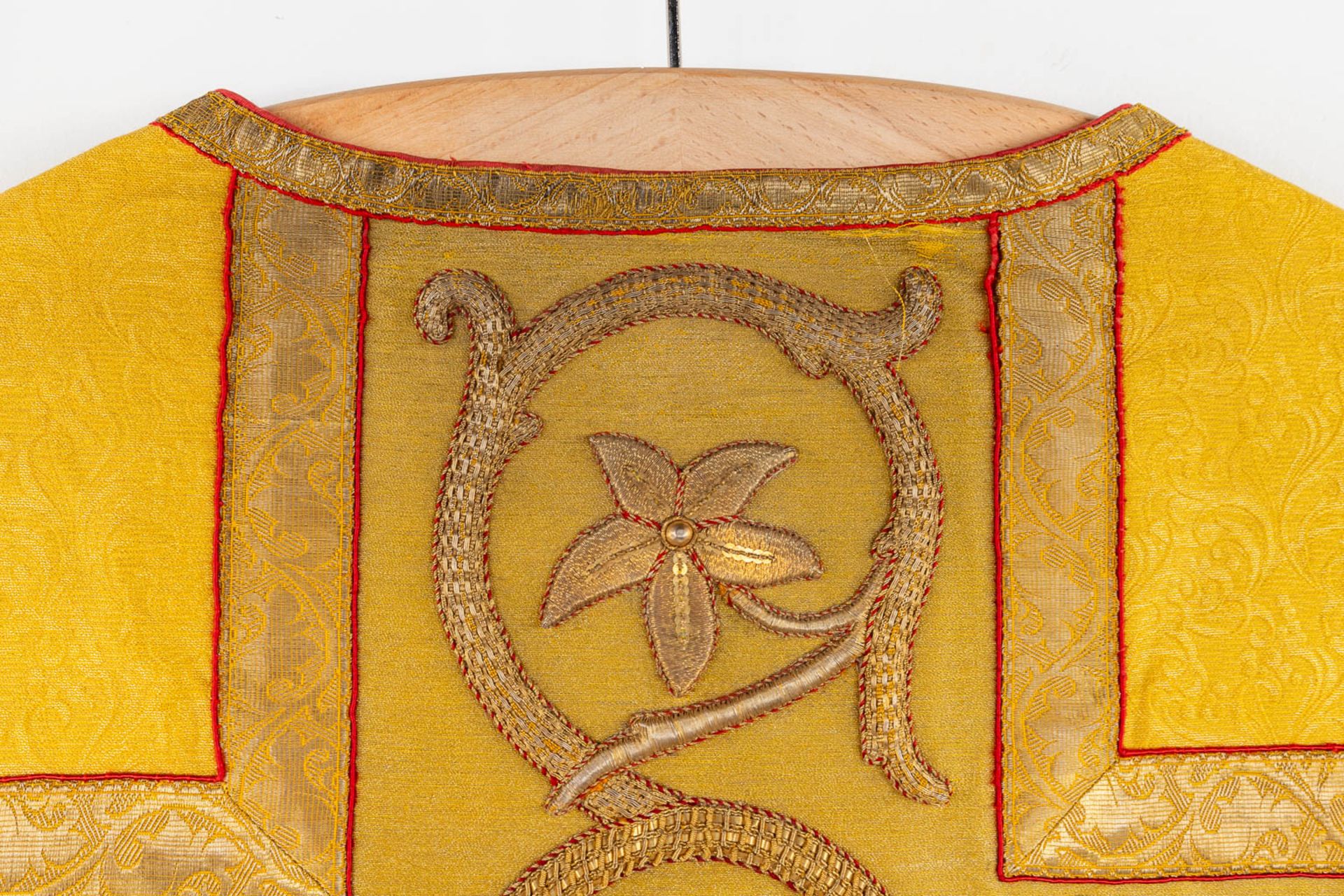 Three Roman Chasubles, Three Stola, thick gold thread embroideries. - Image 4 of 28