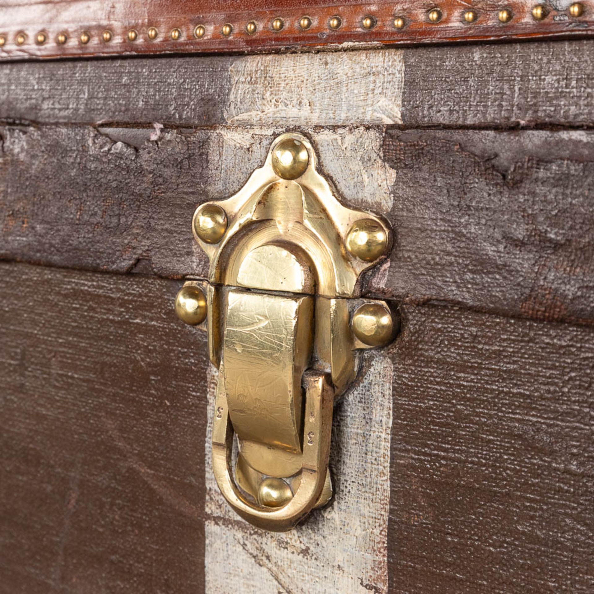 Moynat, an antique travellers trunk or suitcase. (D:58 x W:92 x H:72 cm) - Image 14 of 20