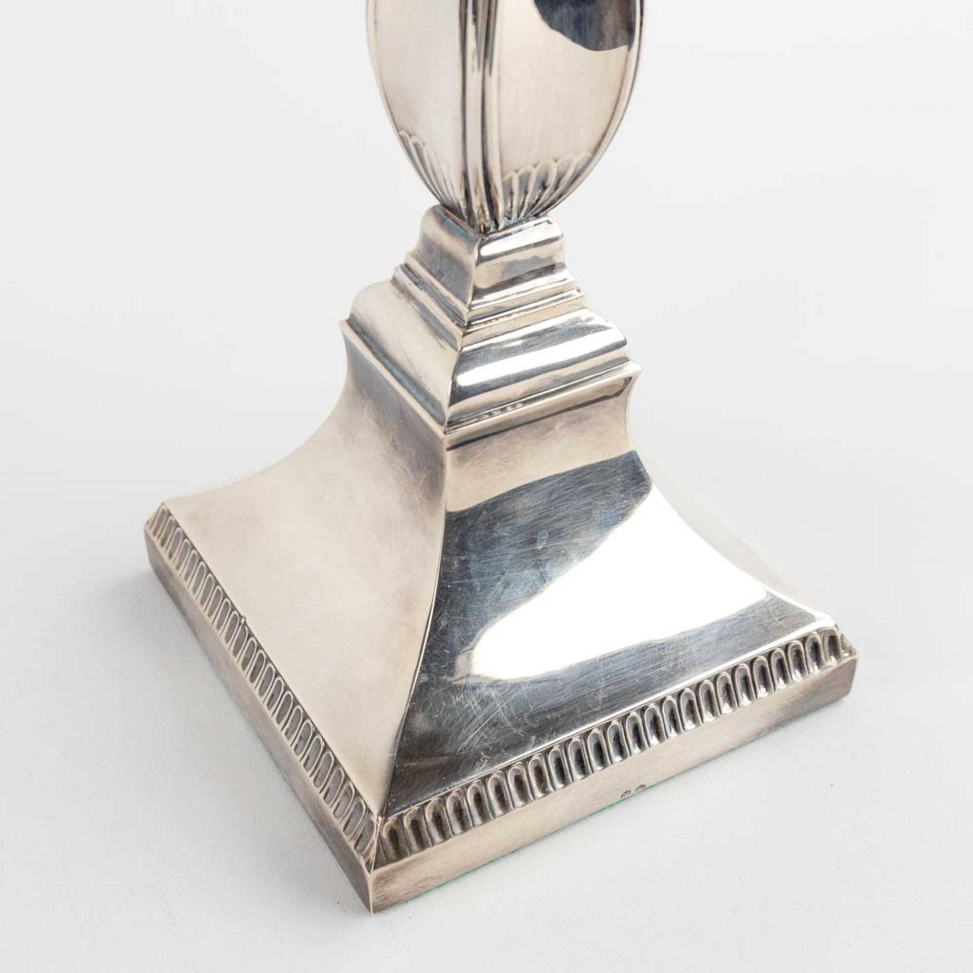 A pair of three-armed table candelabra, Spain, Silver, 915/1000. 1621g.  (D:12 x W:37 x H:45 cm) - Bild 14 aus 14