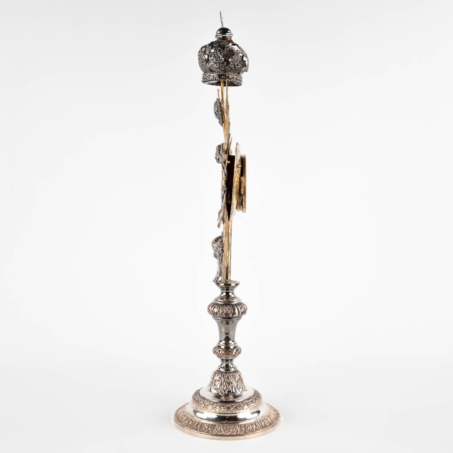 A sunburst monstrance, silver-plated metal and brass. Circa 1900. (D:15 x W:29 x H:57 cm) - Image 6 of 14