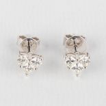 A pair of earrings, 18kt white gold in a heart shape with brillaints, appr.,39ct. 2,61g.