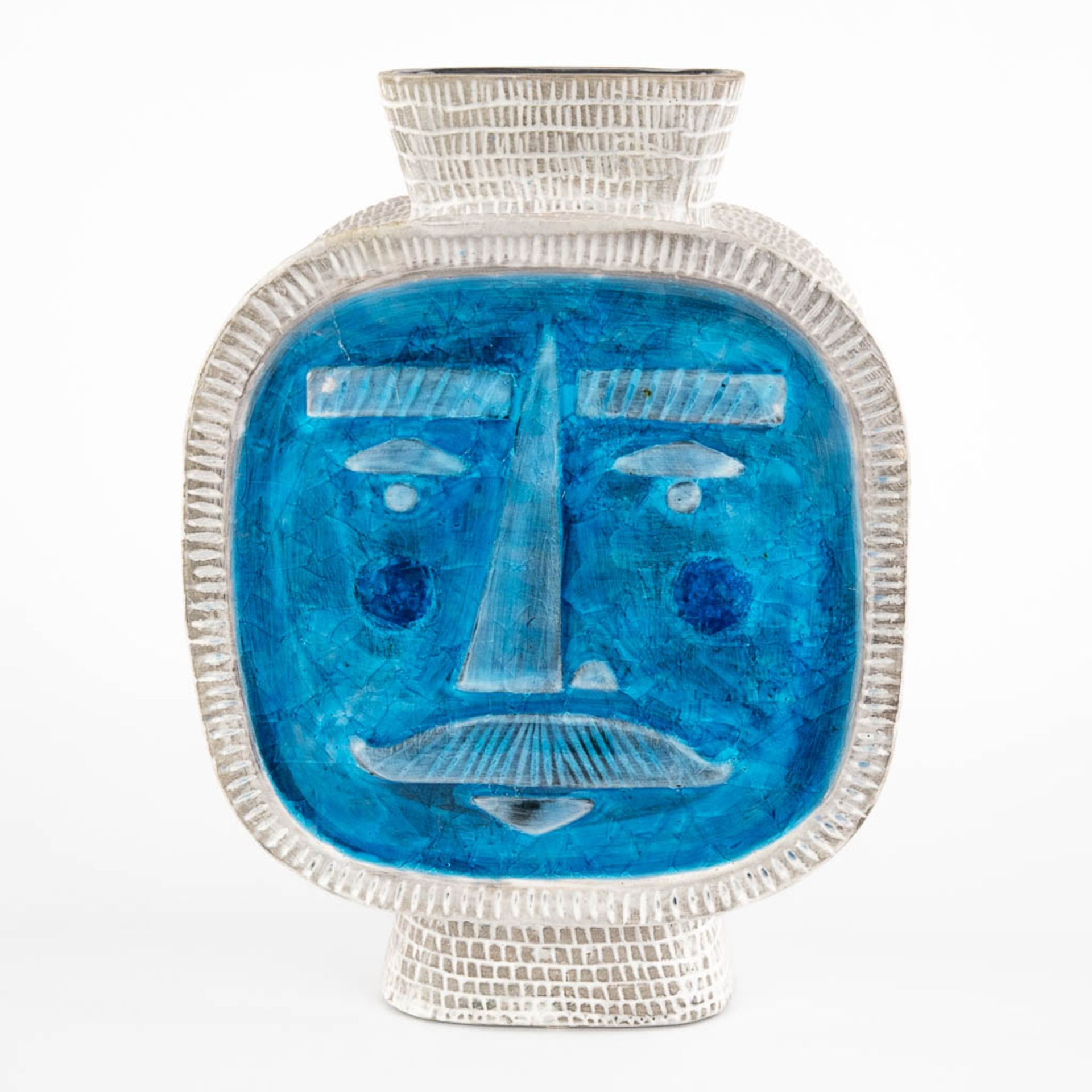 Jonathan ADLER (1966) 'Vase decorated with faces' glazed ceramics. (D:9 x W:18,5 x H:25 cm)