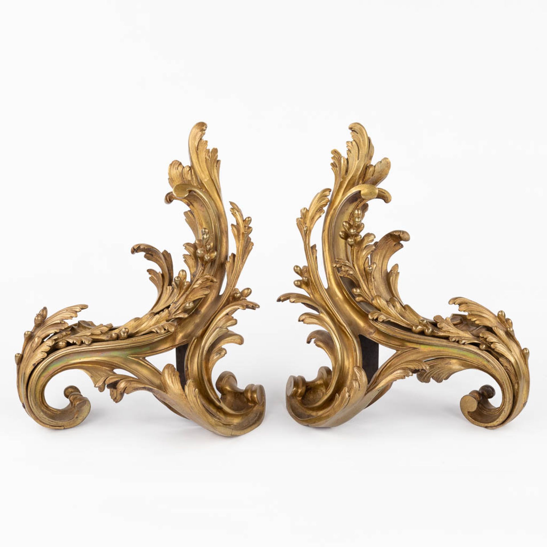 A pair of fireplace bucks, bronze in Louis XV style. 19th C. (W:31 x H:36 cm) - Image 3 of 10