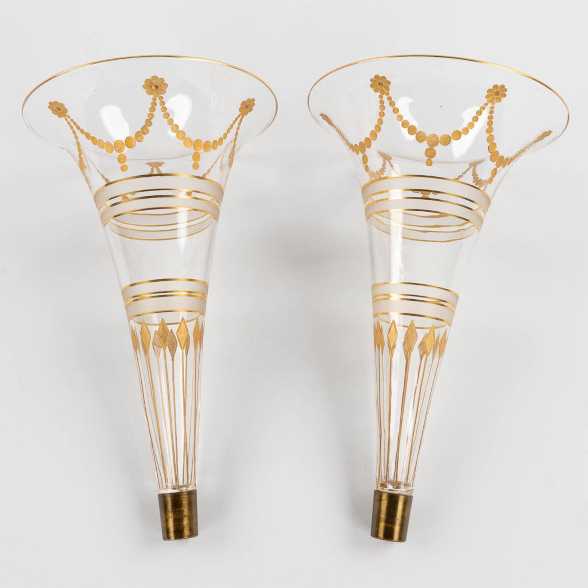 A pair of trumpet vases, gilt bronze and glass in Louis XVI style. 19th C. (H:31,5 x D:13 cm) - Image 11 of 13