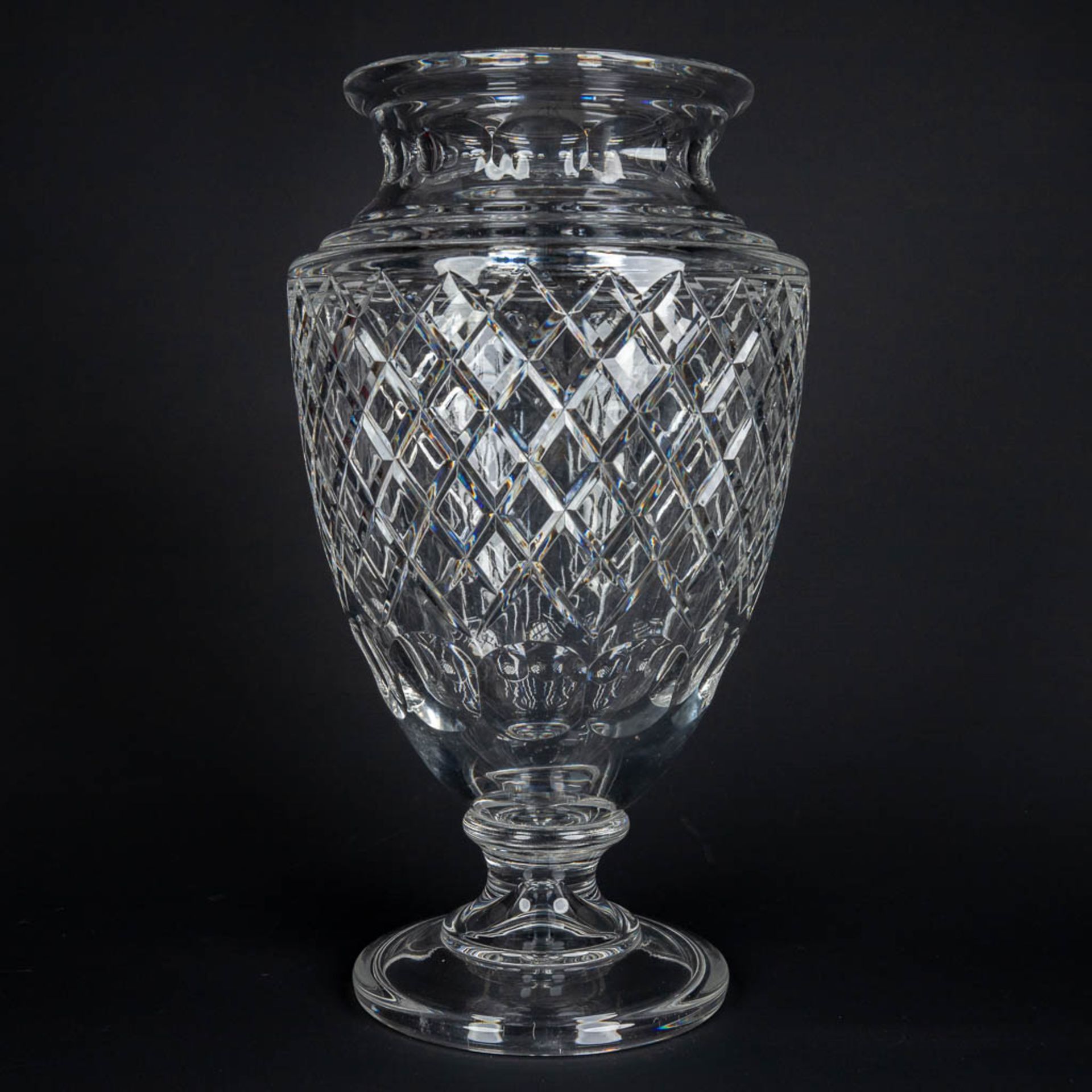 Val Saint Lambert, Jupiter, a large clear and cut crystal vase. (H:35,5 x D:20 cm)