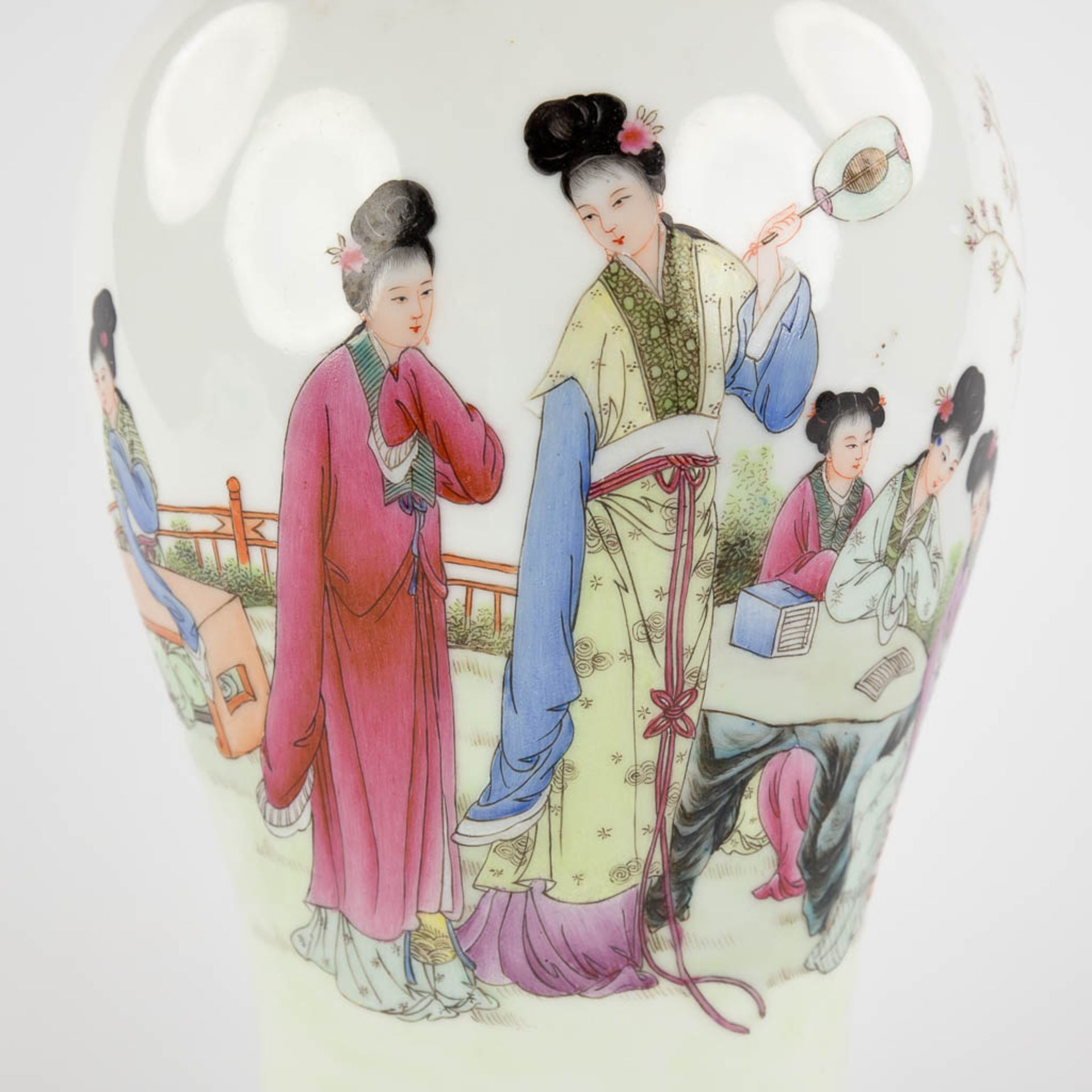 A Chinese vase decorated with a fine decor of ladies. 20th C. (H:34 x D:17 cm) - Image 11 of 14