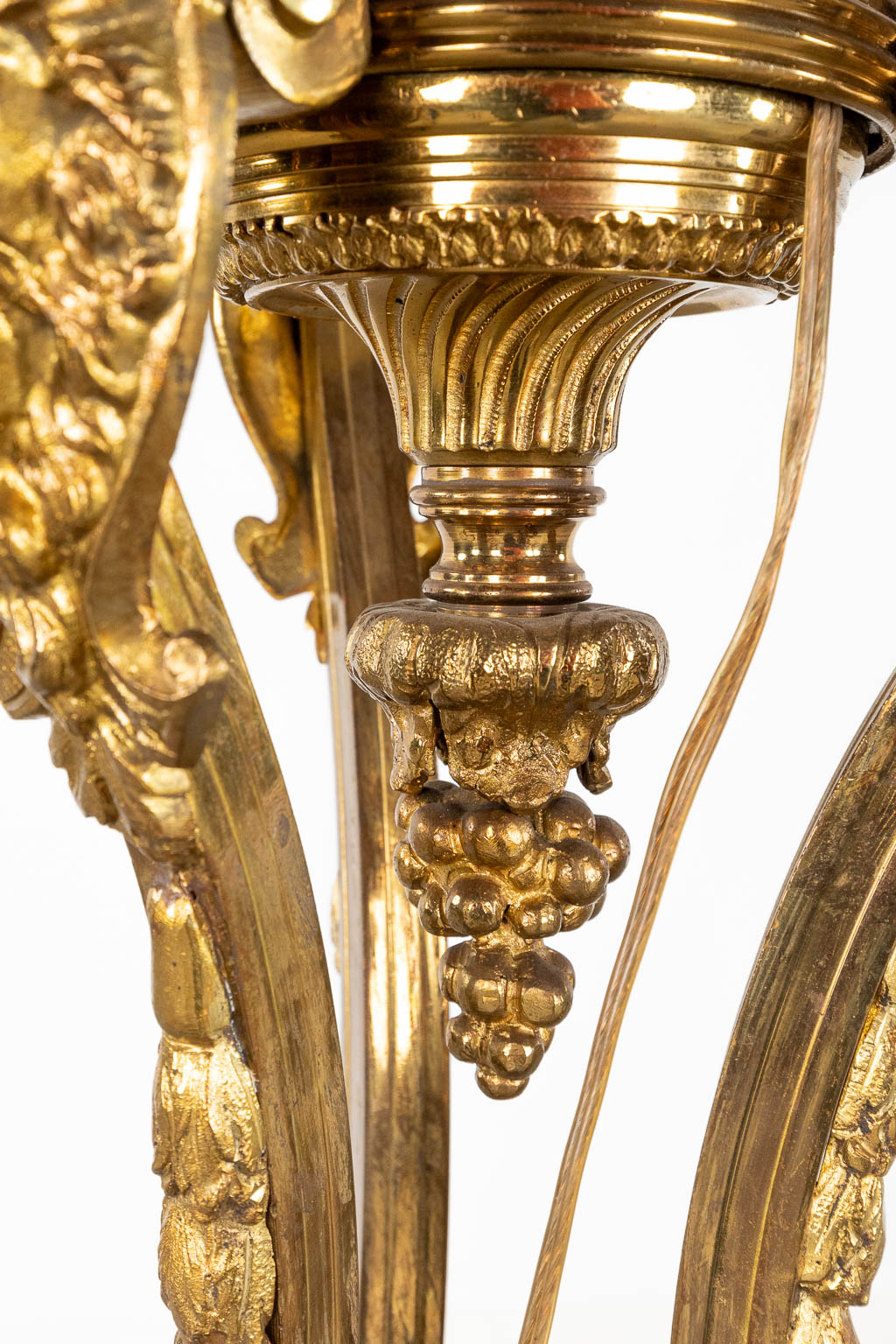 A floorlamp, bronze decorated with ram's heads and garlands in Louis XV style. (H:160 x D:53 cm) - Bild 9 aus 15