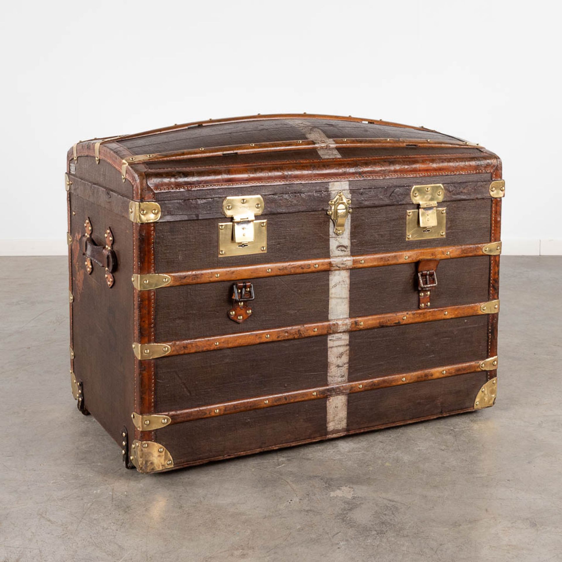 Moynat, an antique travellers trunk or suitcase. (D:58 x W:92 x H:72 cm)