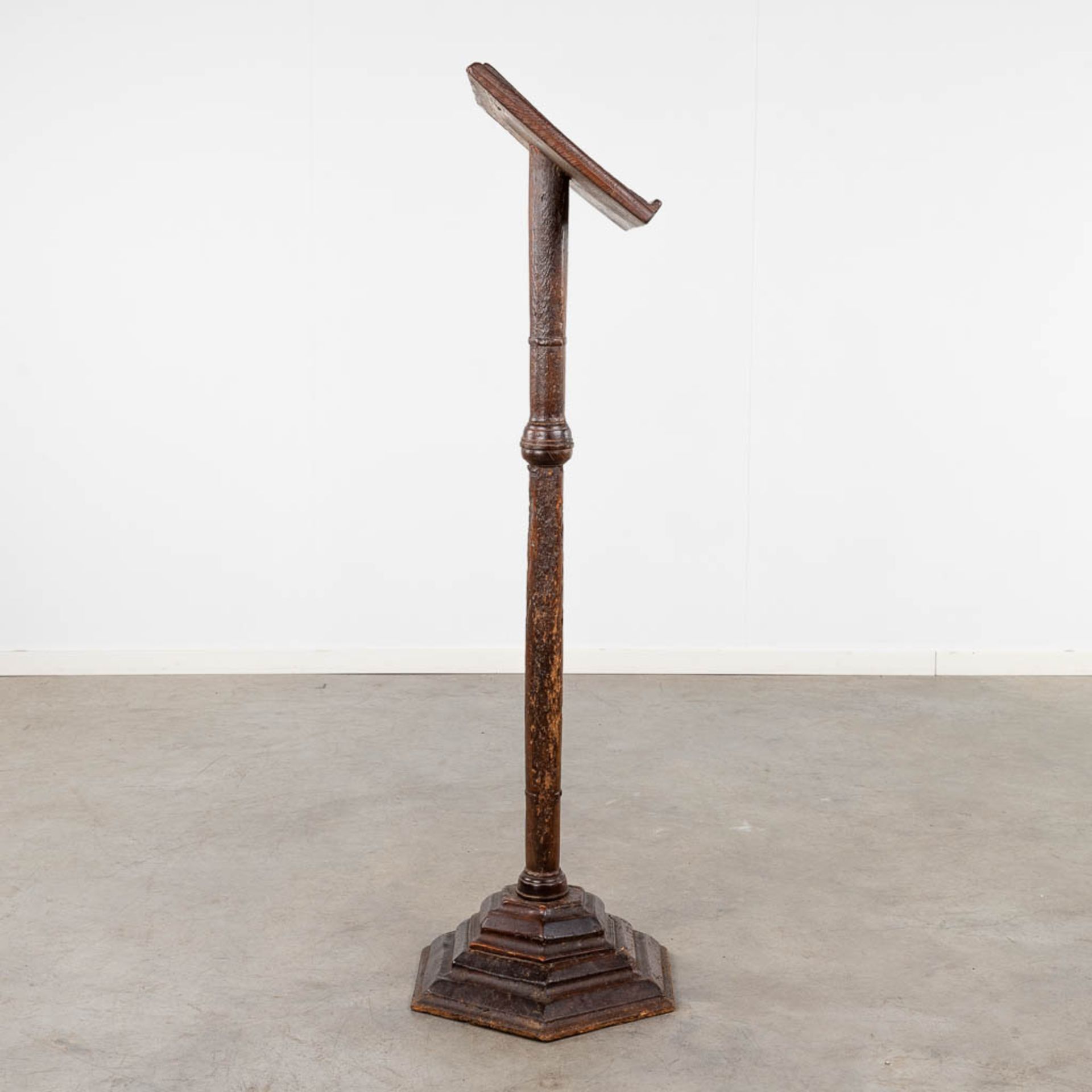 An antique lectern. 18th/19th C. (D:40 x W:50 x H:140 cm) - Image 4 of 12