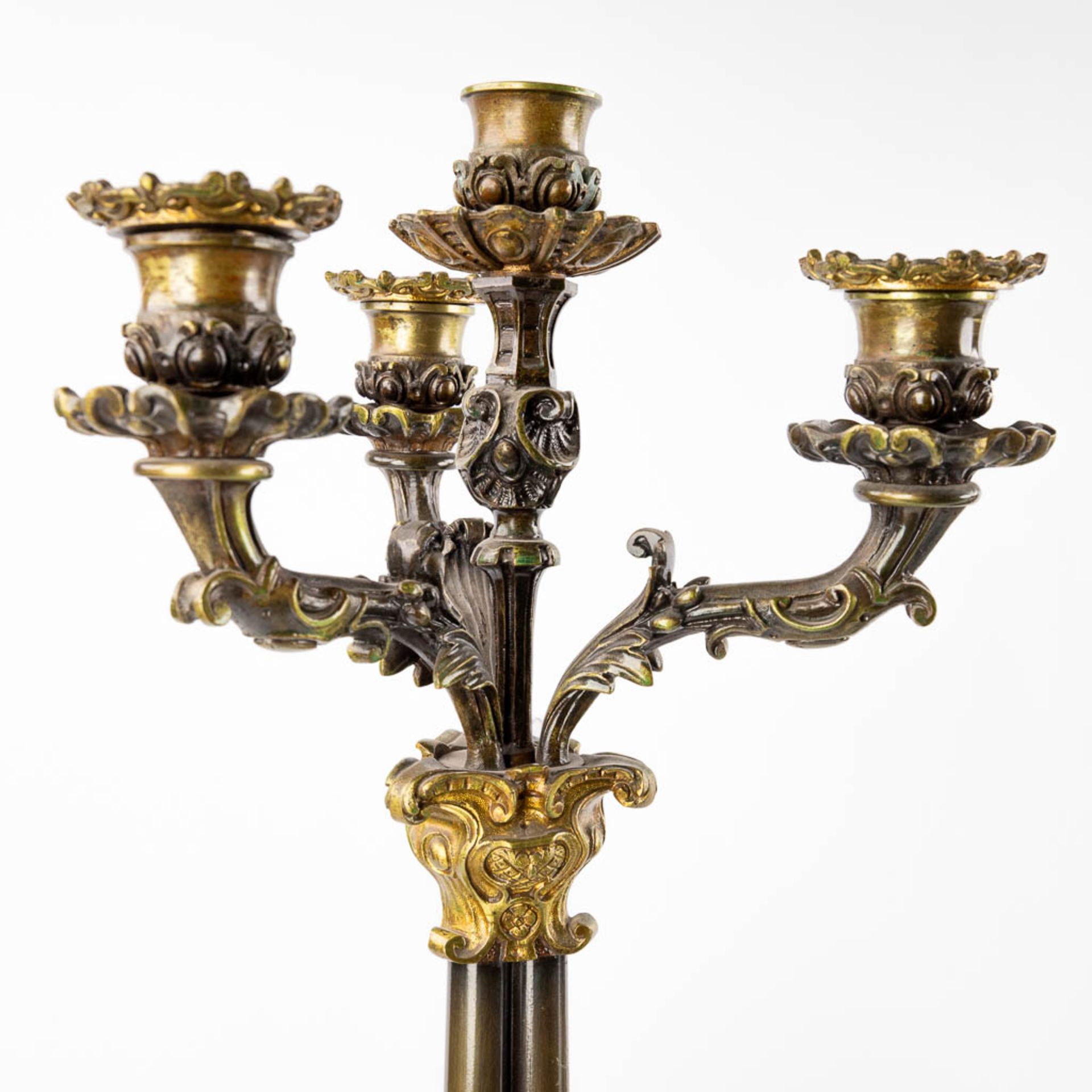 A three-piece mantle garniture clock and candelabra. Clock with an image of Mercury/Hermès. 19th C. - Image 8 of 14