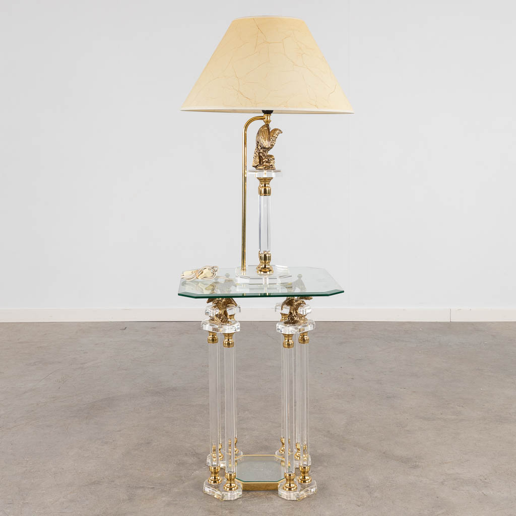 A side table and a table lamp, Acylic mounted with bronze in Hollywood Regency style. (D:45 x W:45 x - Bild 4 aus 12