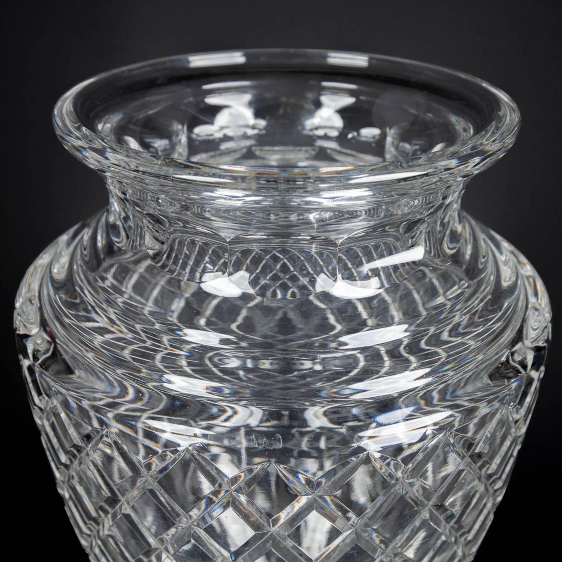 Val Saint Lambert, Jupiter, a large clear and cut crystal vase. (H:35,5 x D:20 cm) - Image 9 of 10