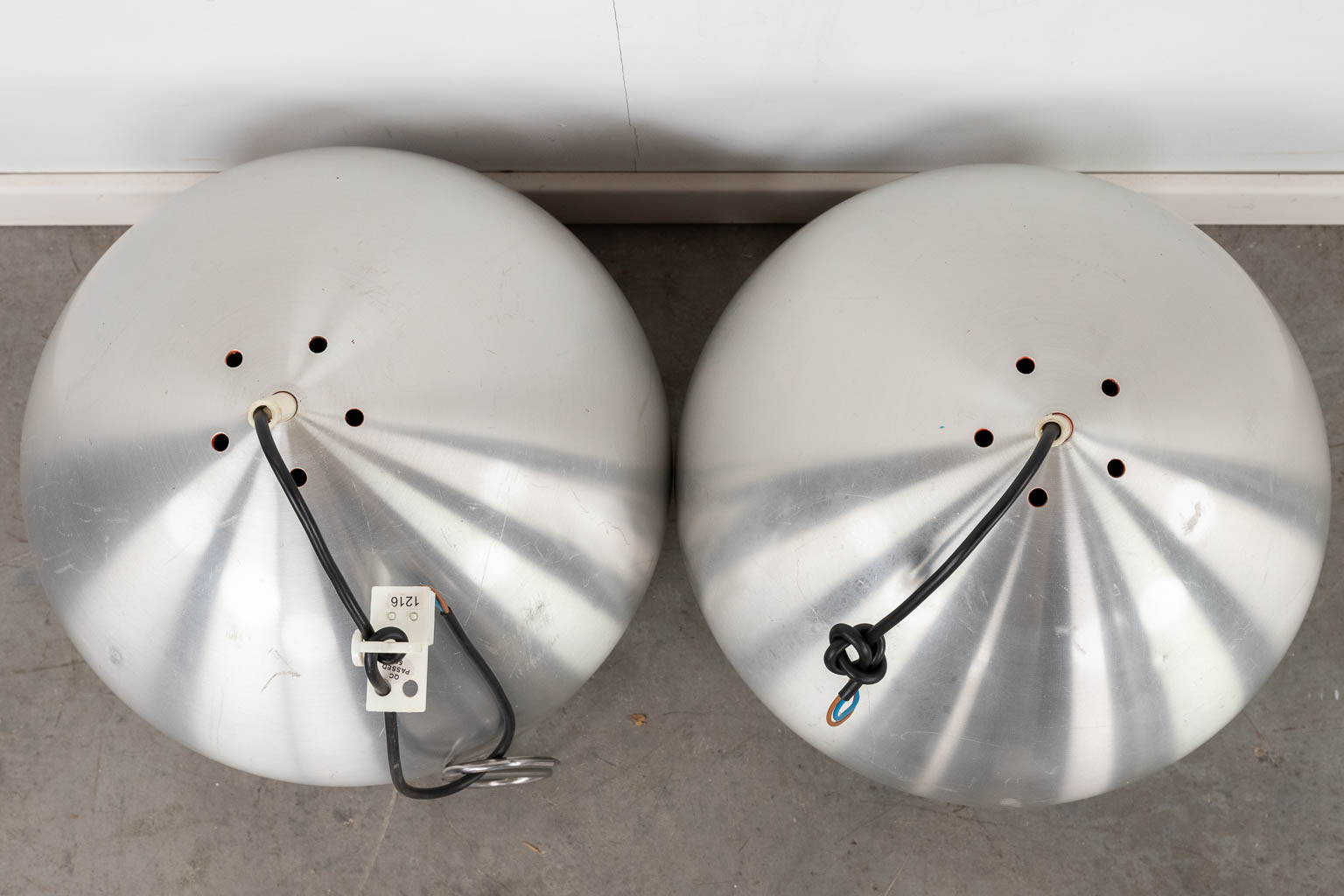 Raak Amsterdam, a pair of ceiling lamps, chromed metal. 20th C. (H:36 x D:36 cm) - Bild 12 aus 14