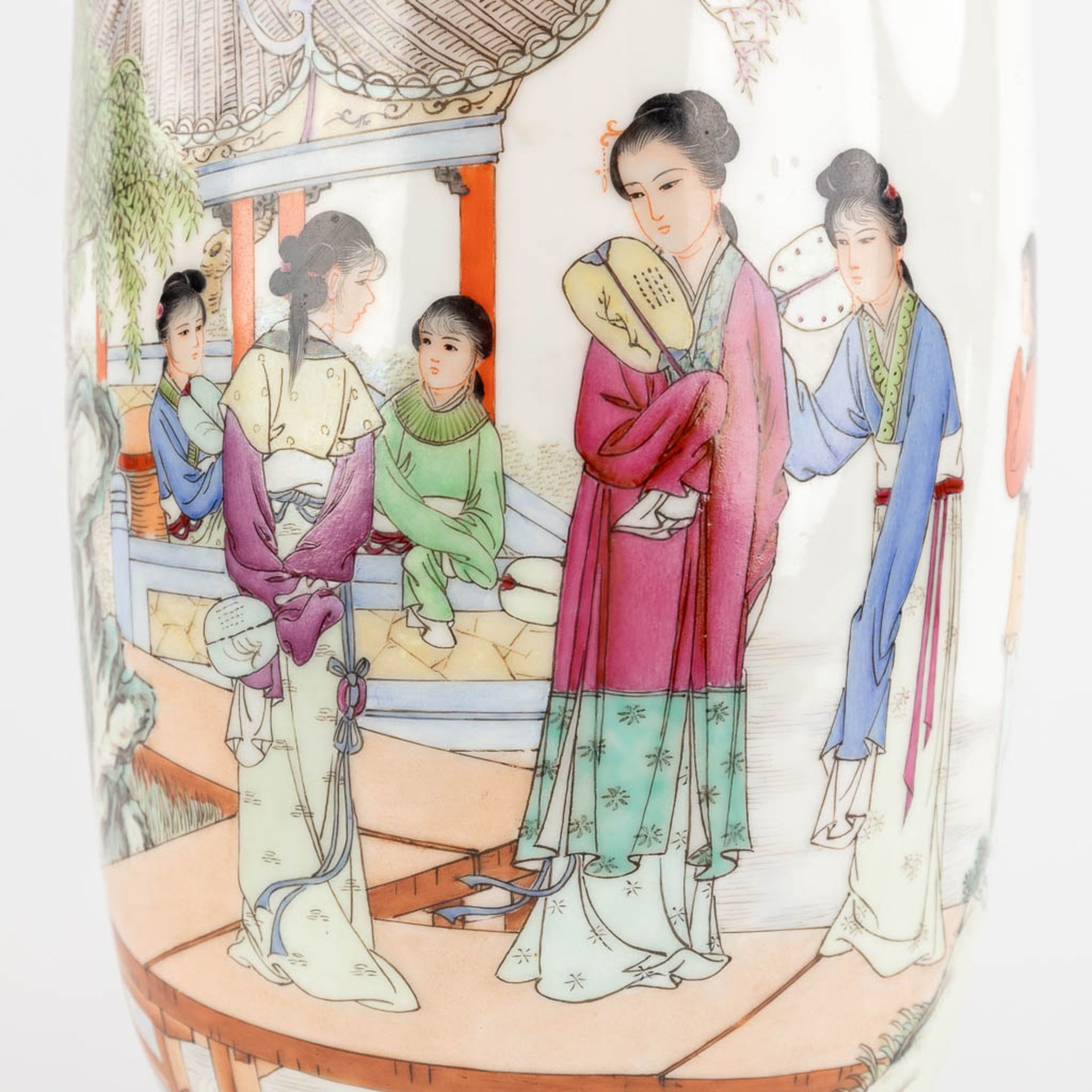 A Chinese vase decorated with a fine decor of ladies, 20th C. (H:45 x D:19 cm) - Image 11 of 13