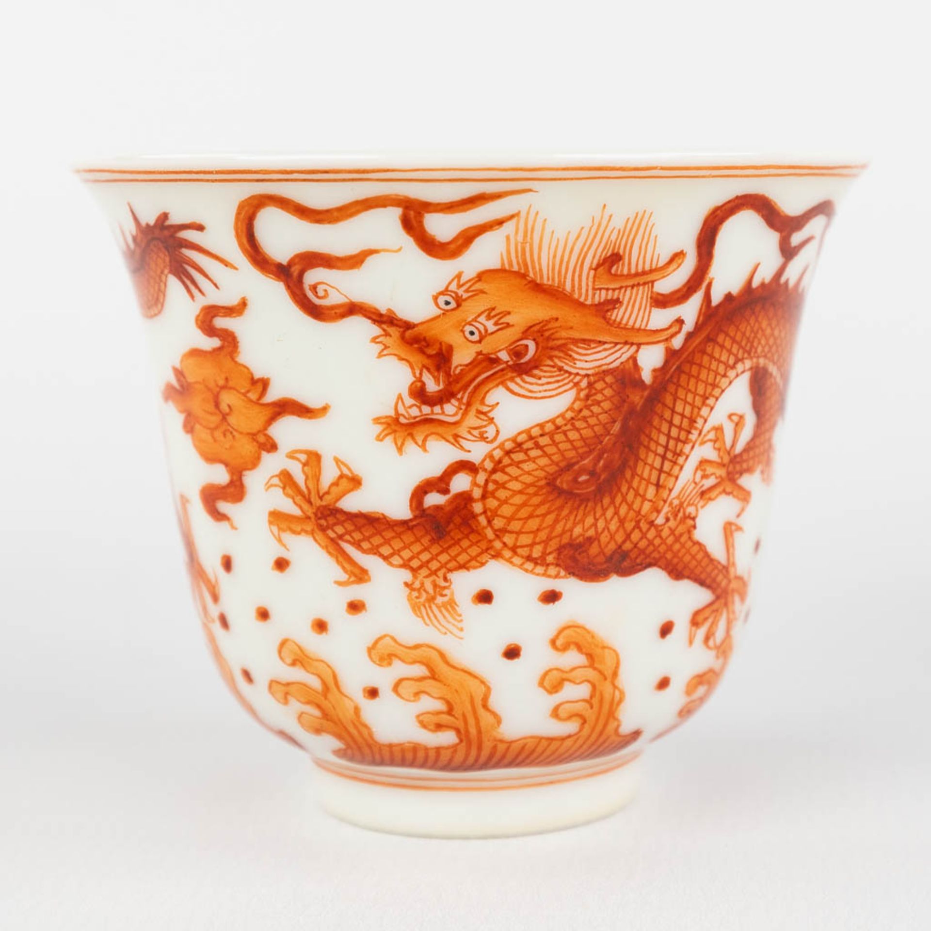 A pair of Chinese teacups, red dragon decor, Guangxu mark and period. (D:6 x H:5 cm) - Image 8 of 9