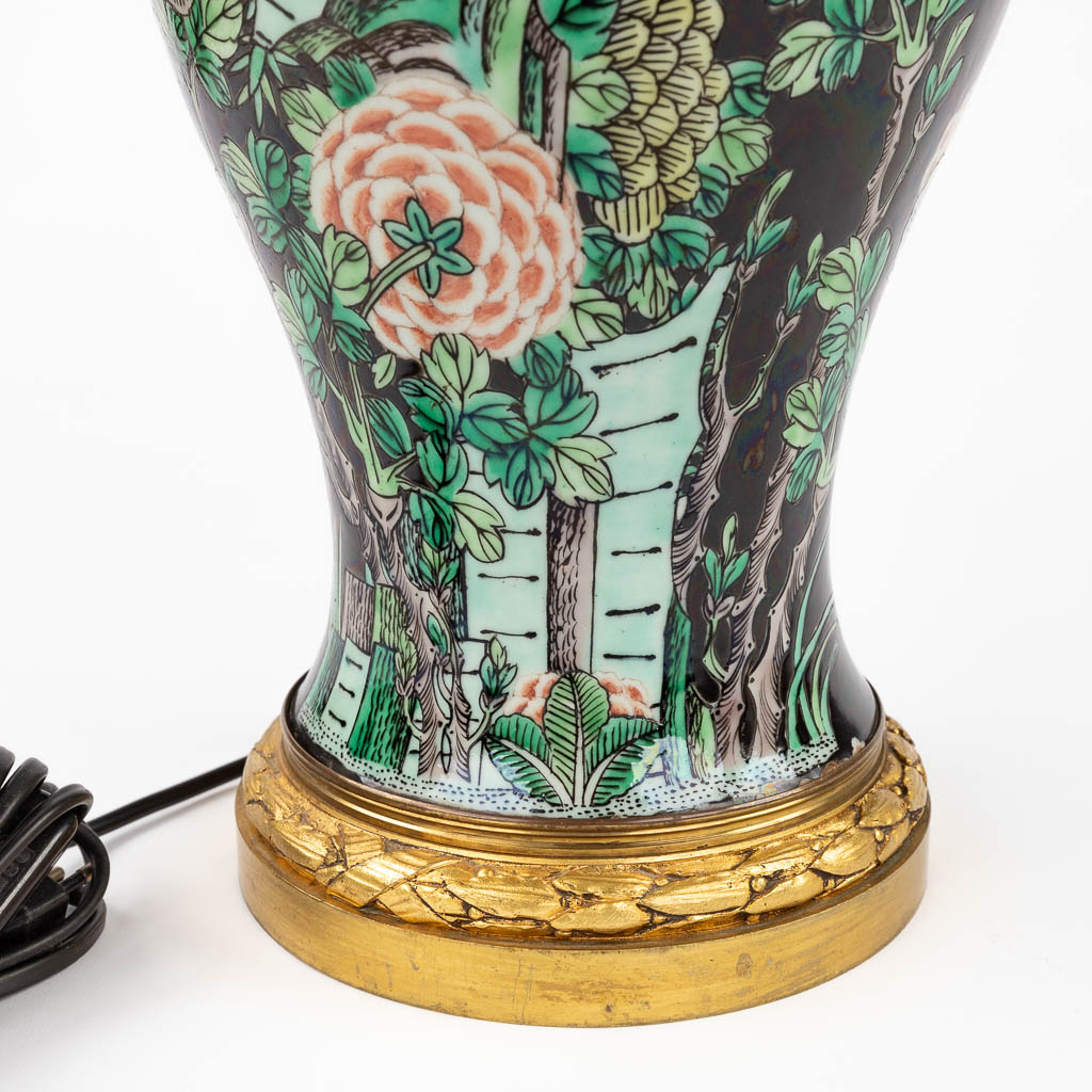 A table lamp with Famille Noir Chinese vase. (H:84 x D:22 cm) - Bild 12 aus 12