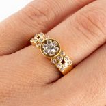 A ring, 18kt yellow gold with brilliants, appr.,47ct, ringsize 55. 6,28g.