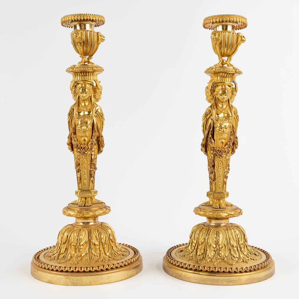 A pair of candlesticks/candleholders with Caryatids, gilt bronze in Louis XVI style. (H:33 x D:15 cm - Bild 3 aus 13