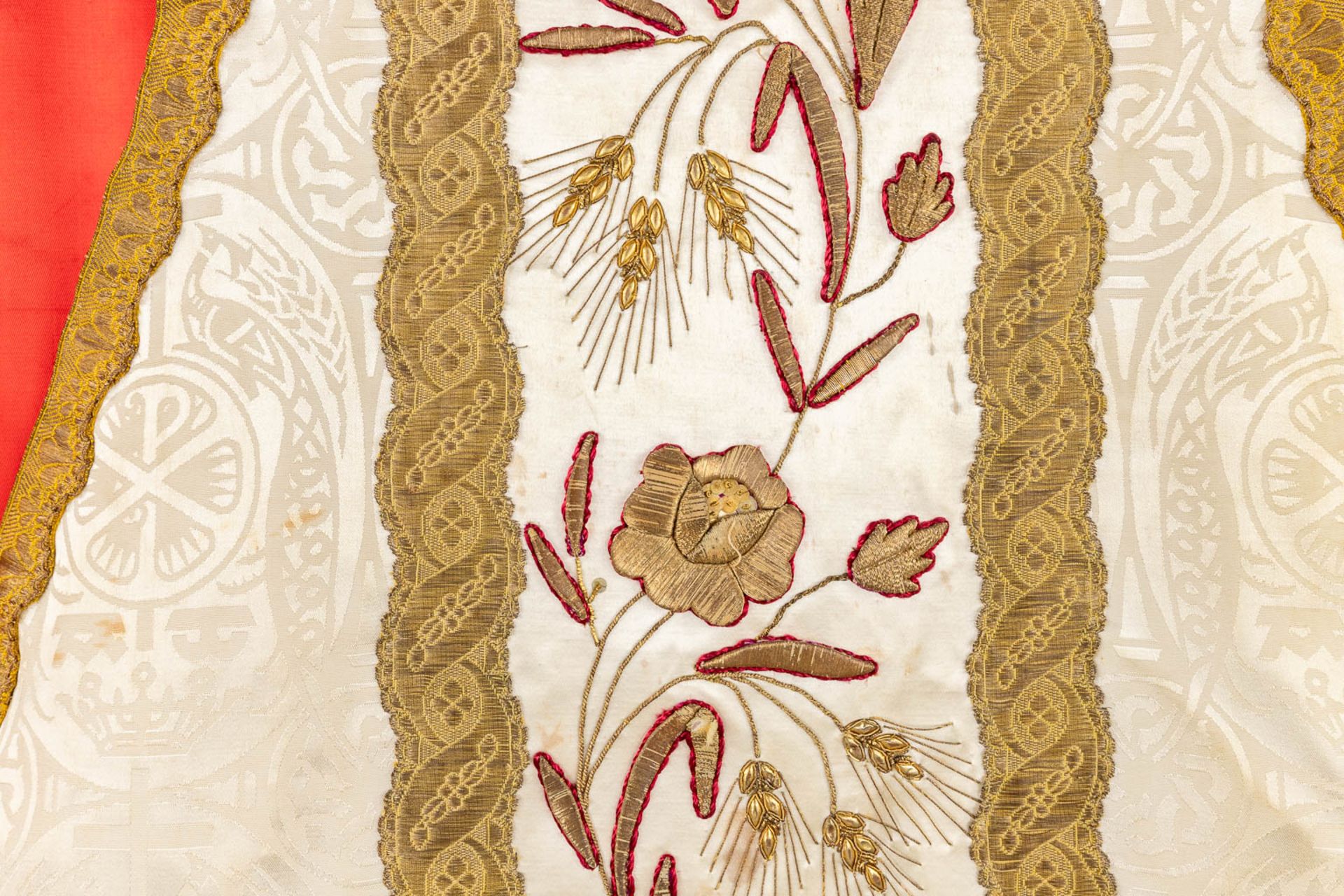 Three Roman Chasubles, Three Stola, thick gold thread embroideries. - Image 25 of 28