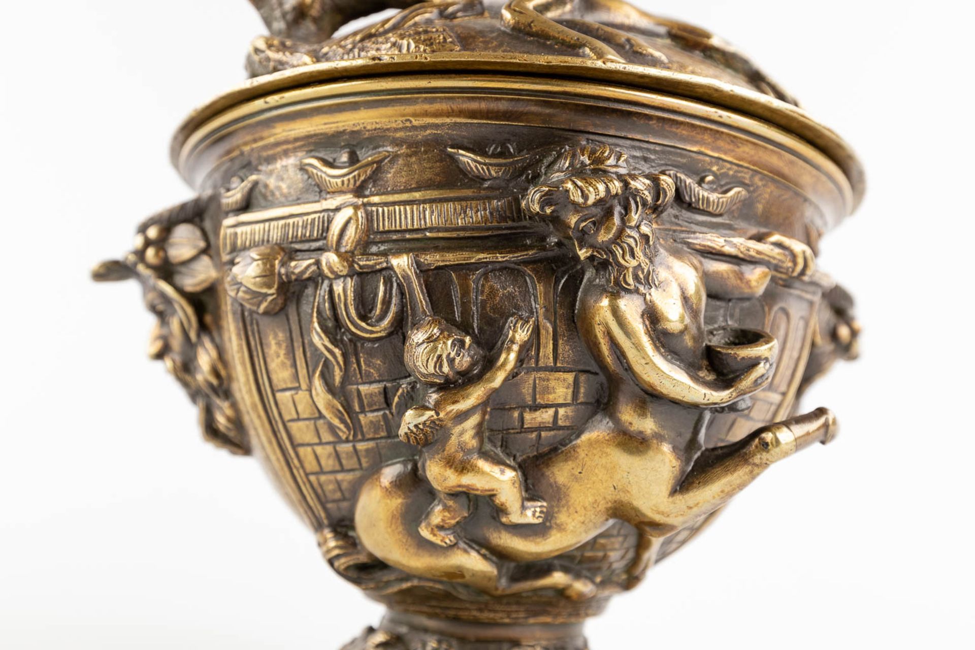 A pot with a lid, decorated with mythological figurines, patinated bronze. (H:23 x D:16 cm) - Image 15 of 16