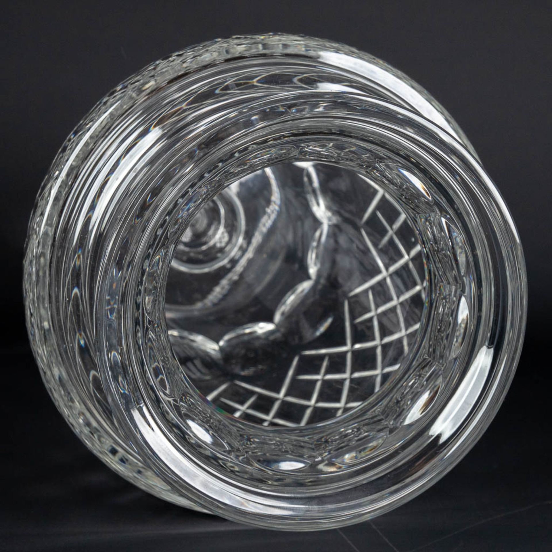 Val Saint Lambert, Jupiter, a large clear and cut crystal vase. (H:35,5 x D:20 cm) - Image 6 of 10