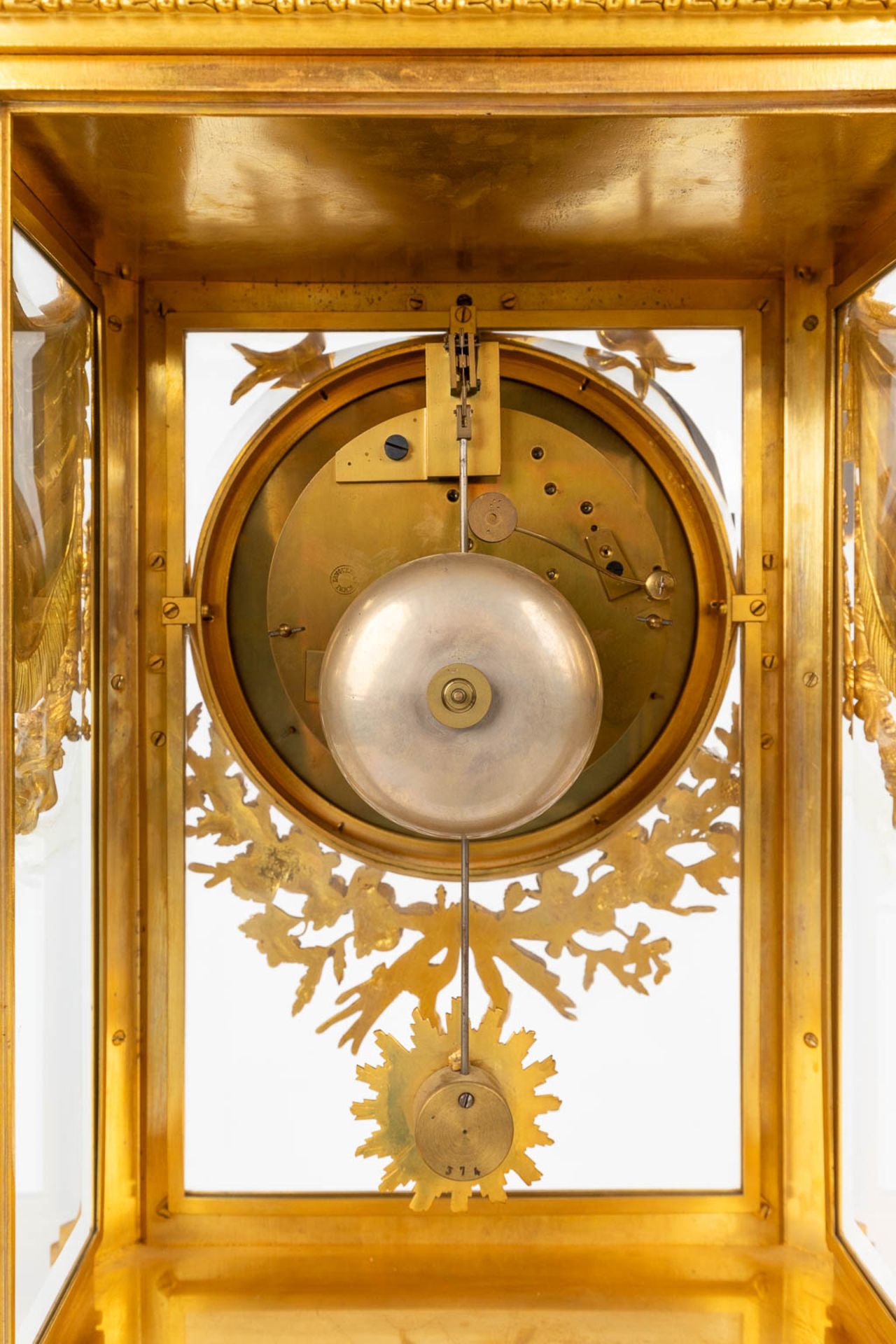 An imposing three-piece mantle garniture clock and candelabra, gilt bronze in Louis XVI style. Maiso - Bild 15 aus 38
