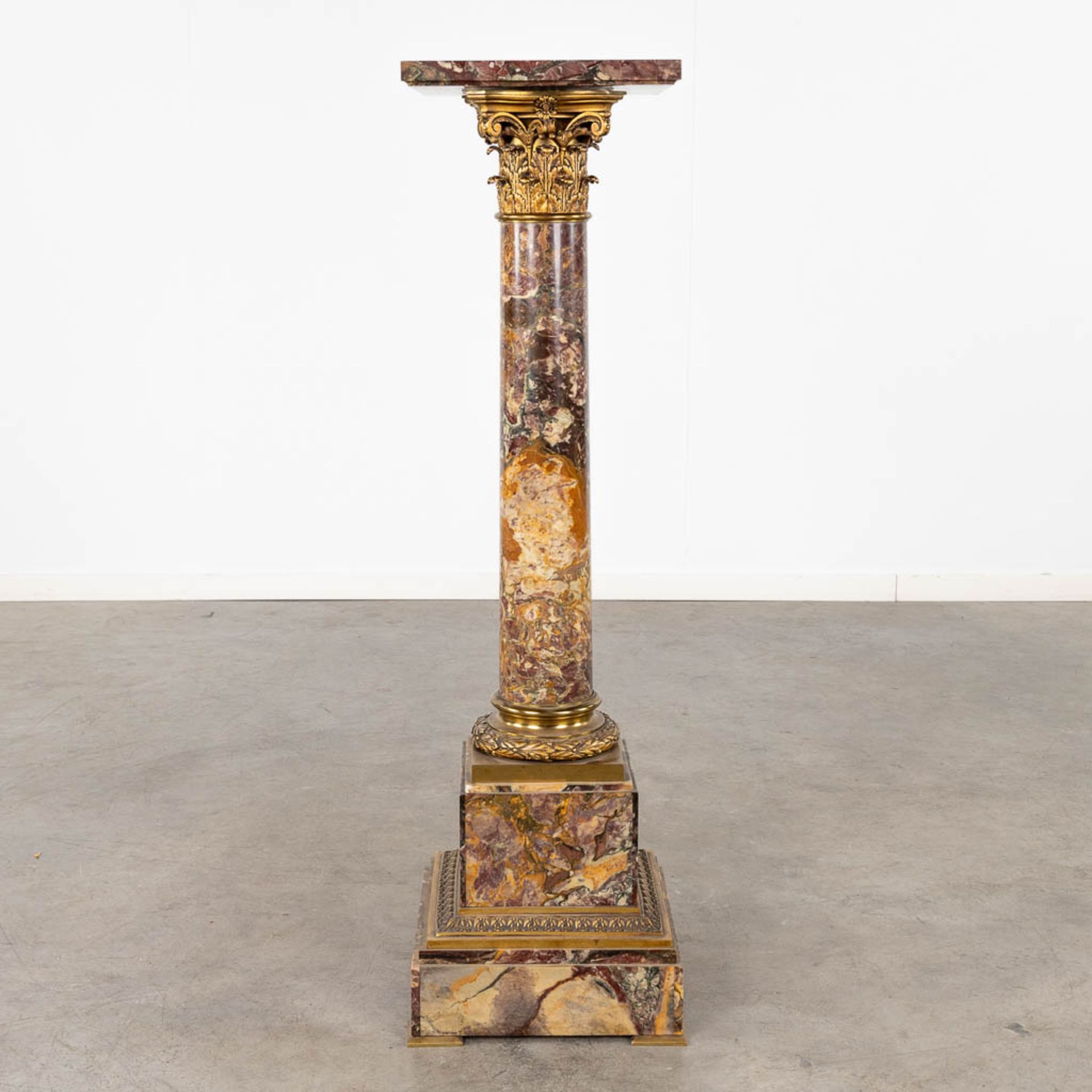 A pedestal, marble mounted with bronze in Corinthian style. Circa 1920. (D:35 x W:35 x H:120 cm) - Image 5 of 13