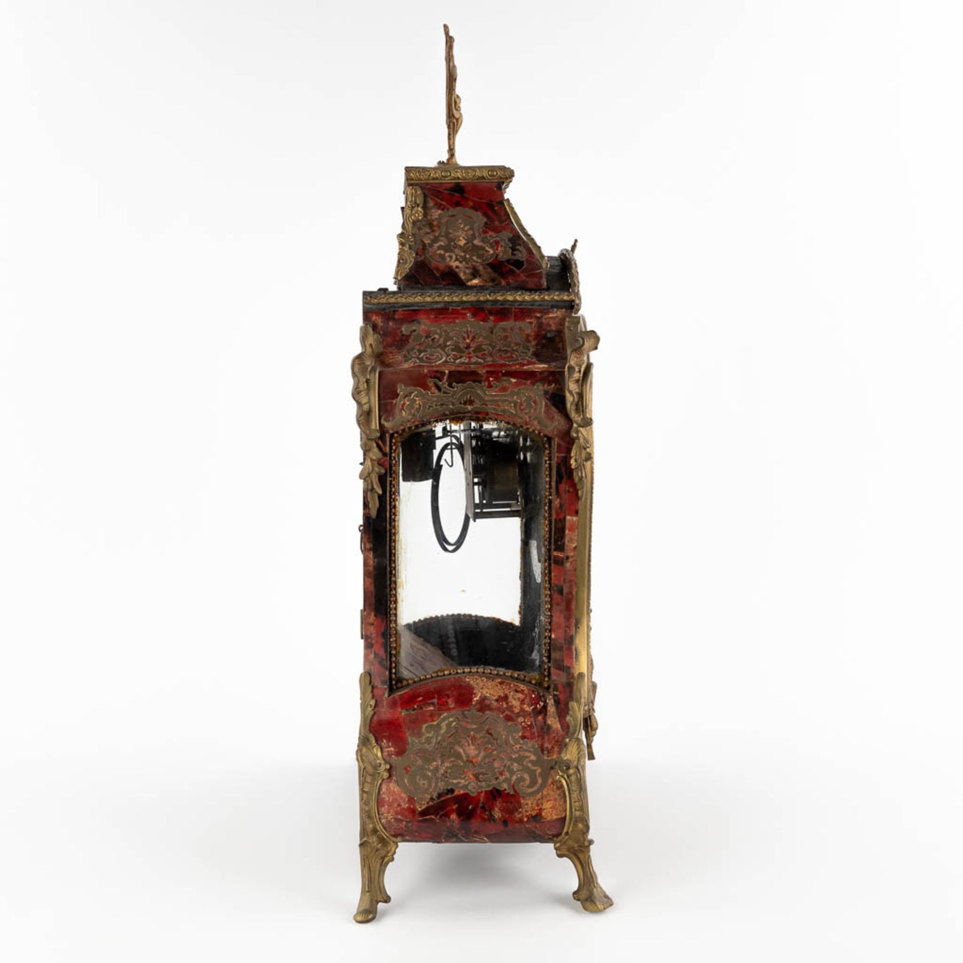An antique mantle clock, tortoiseshell and copper inlay, early 20th C. (D:18 x W:38 x H:65 cm) - Bild 5 aus 15
