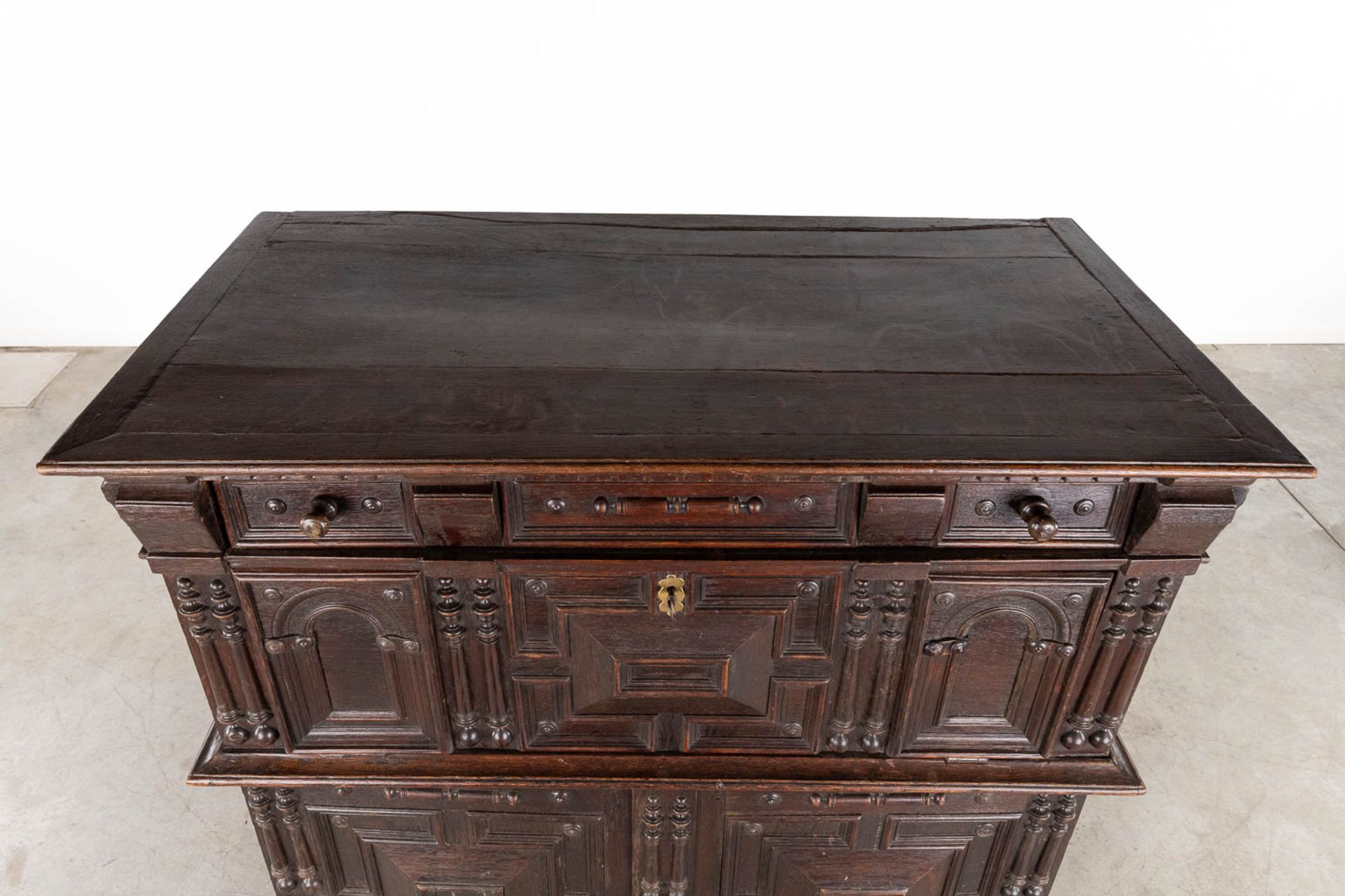 An antique cabinet with drop-down leaf, oak. 17th C. (D:62 x W:116 x H:123 cm) - Image 8 of 14