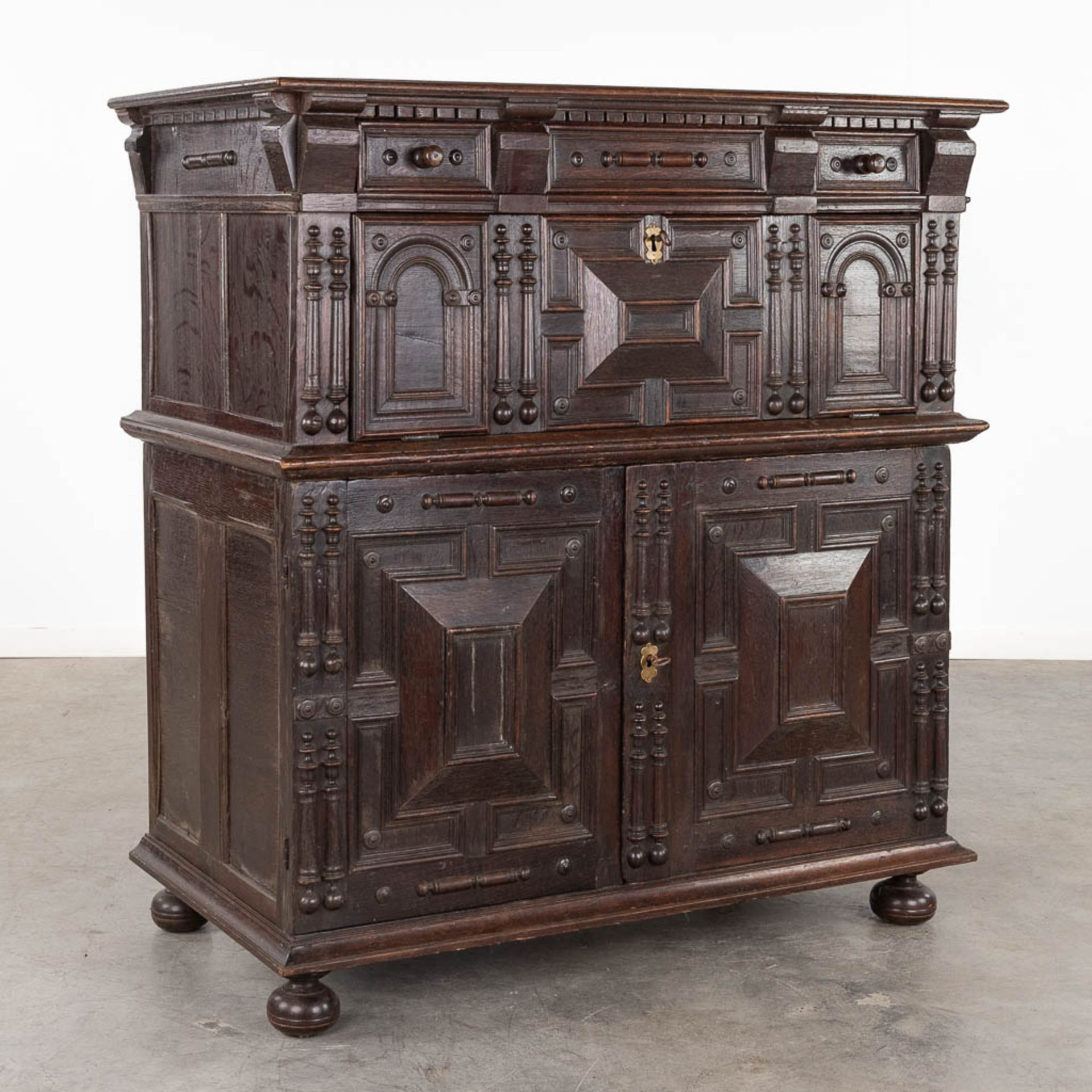 An antique cabinet with drop-down leaf, oak. 17th C. (D:62 x W:116 x H:123 cm)