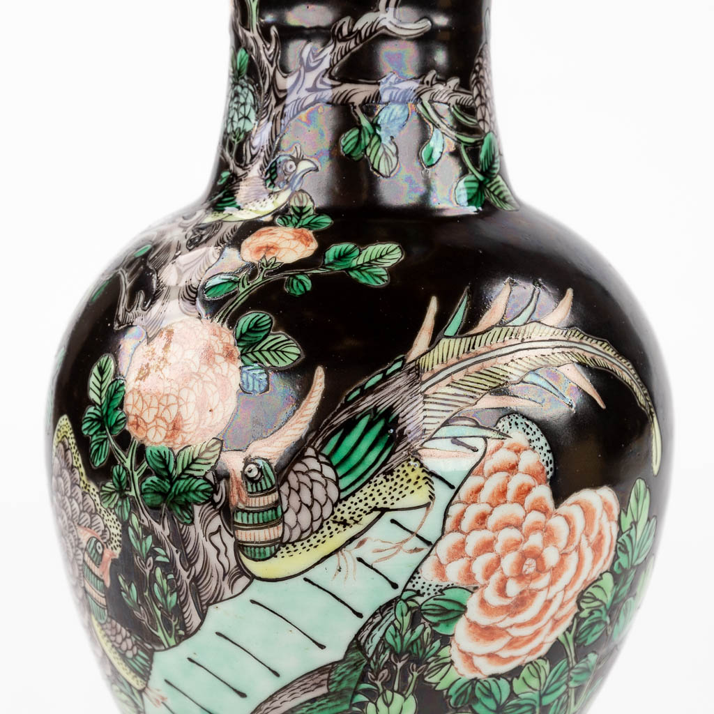 A table lamp with Famille Noir Chinese vase. (H:84 x D:22 cm) - Bild 11 aus 12