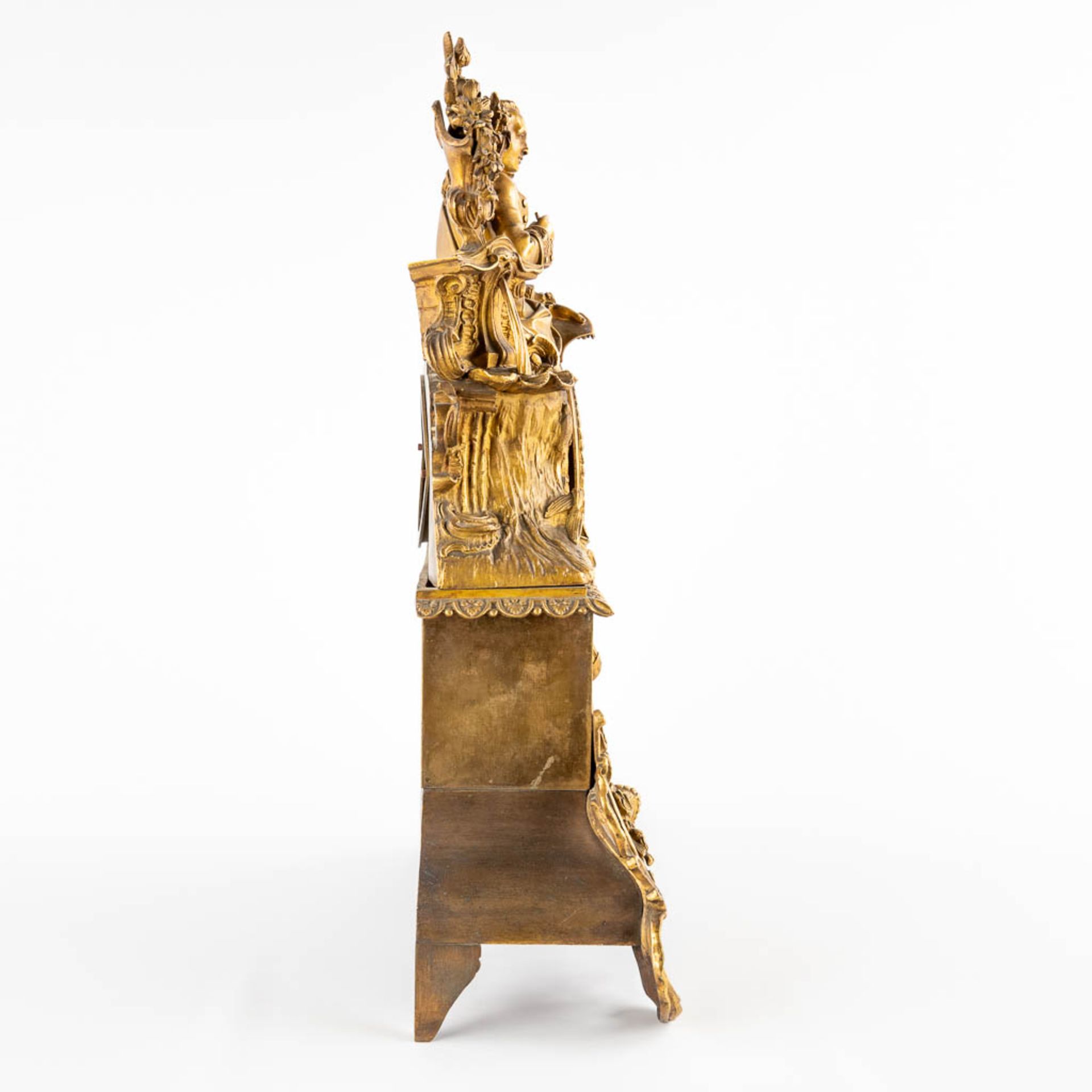 A mantle clock, gilt bronze with an image of a man taking notes. France, 19th C. (D:15 x W:45 x H:38 - Bild 4 aus 12