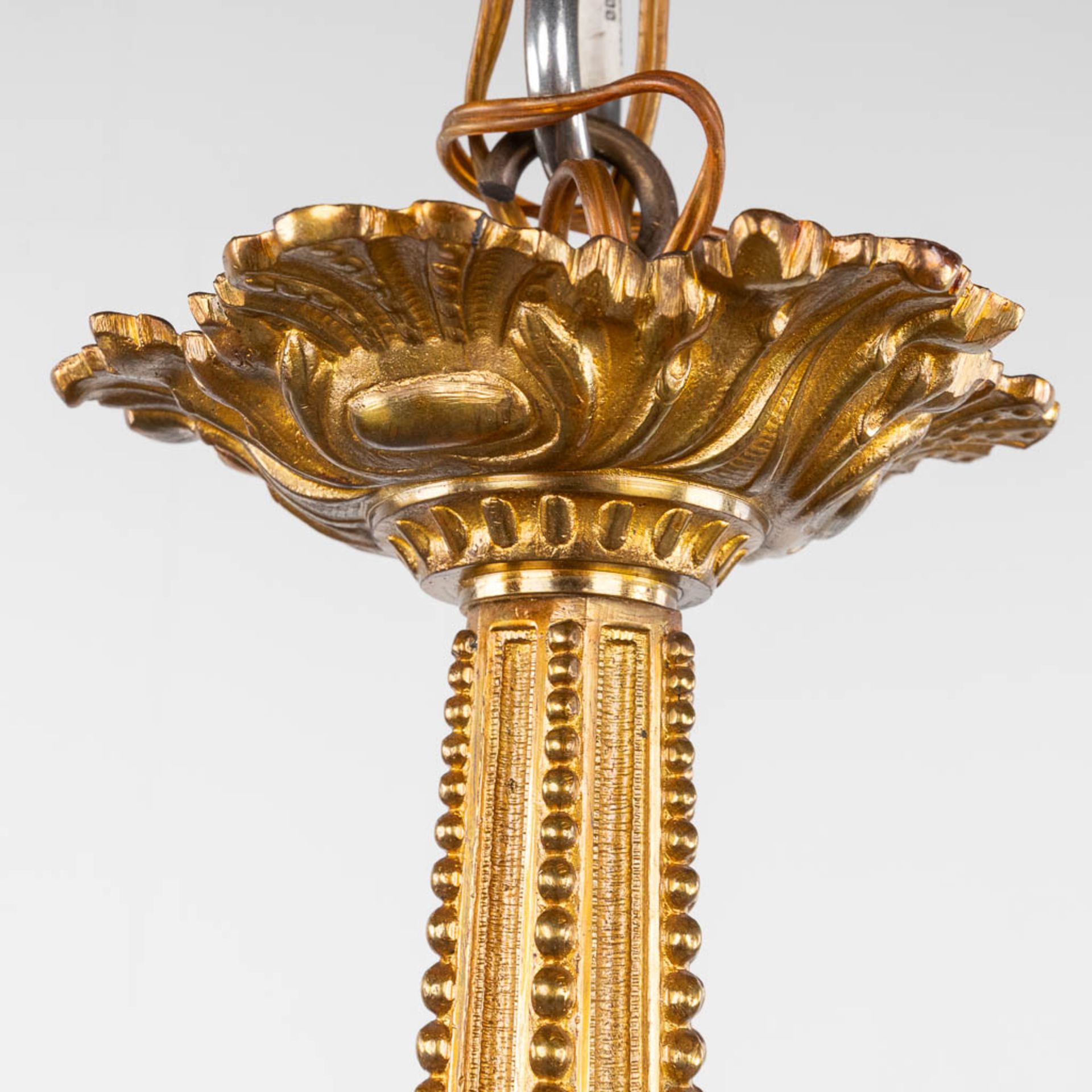A large chandelier made of gilt bronze, 20th C. (H:72 x D:70 cm) - Bild 4 aus 10